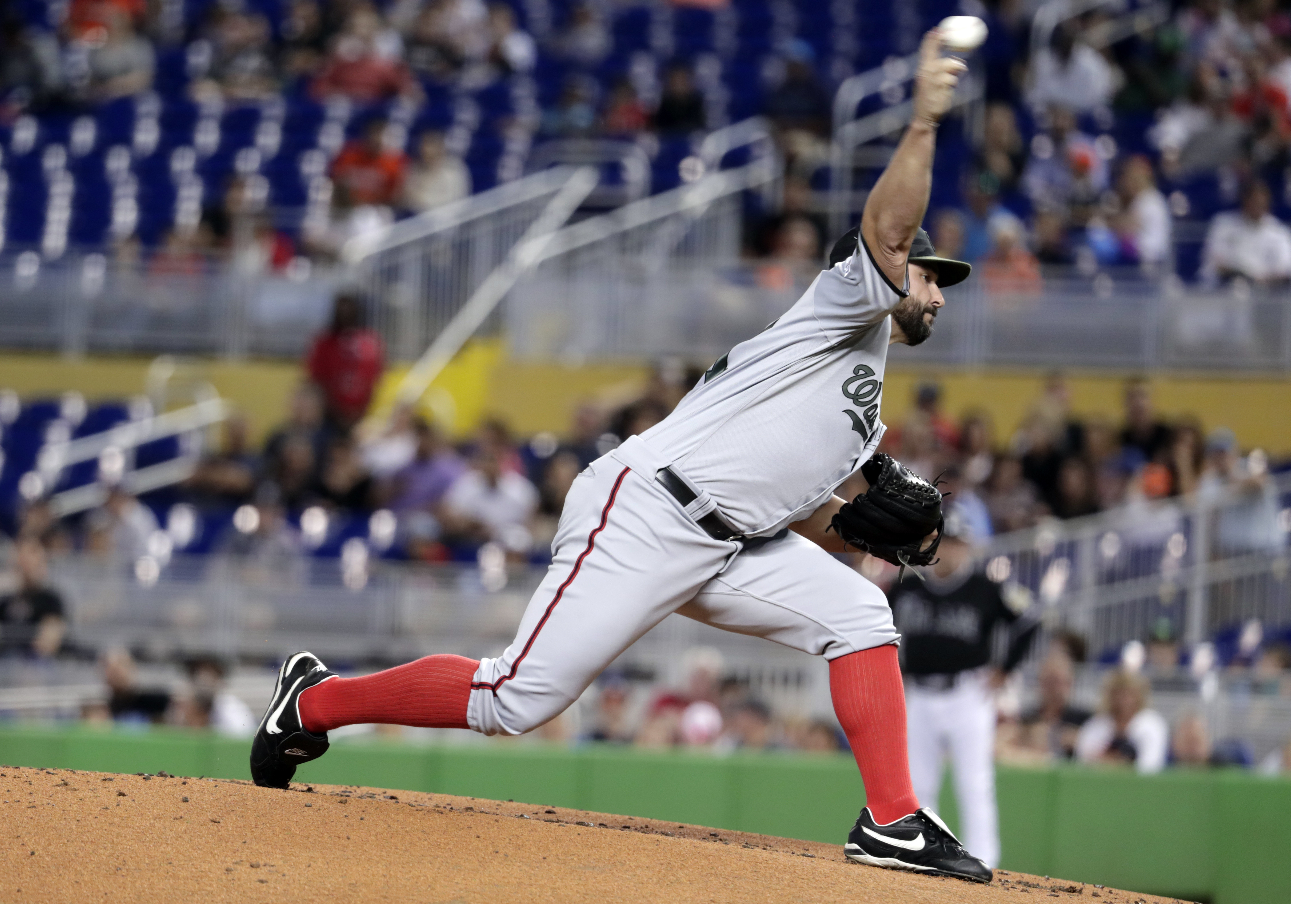 Reynolds' homer in 9th helps Nationals rally past Miami 4-1