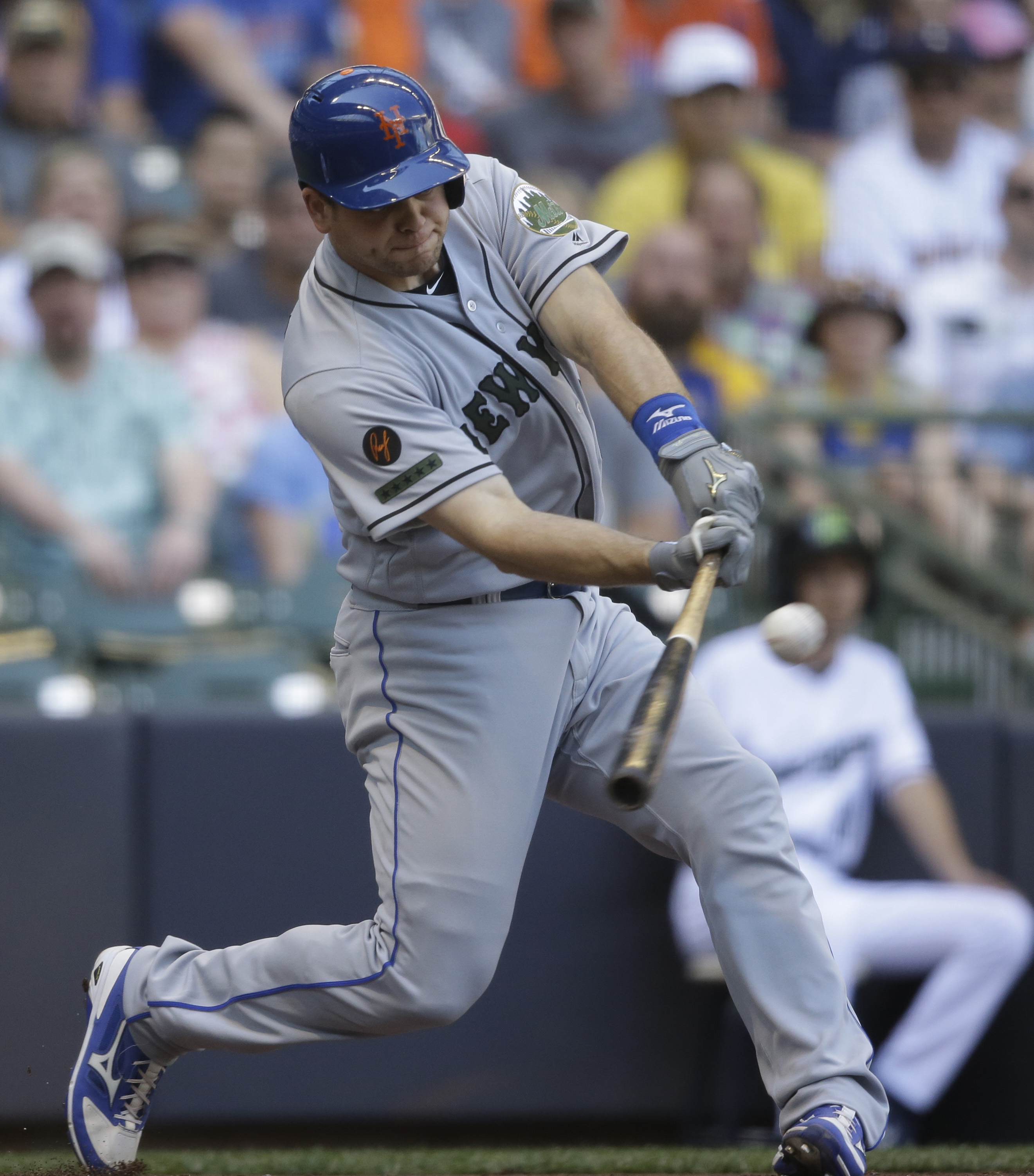 Kratz homers in Brewers debut as Milwaukee routs Mets 17-6