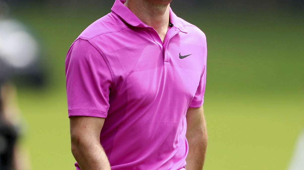 Molinari holds off McIlroy to win by 2 shots at Wentworth