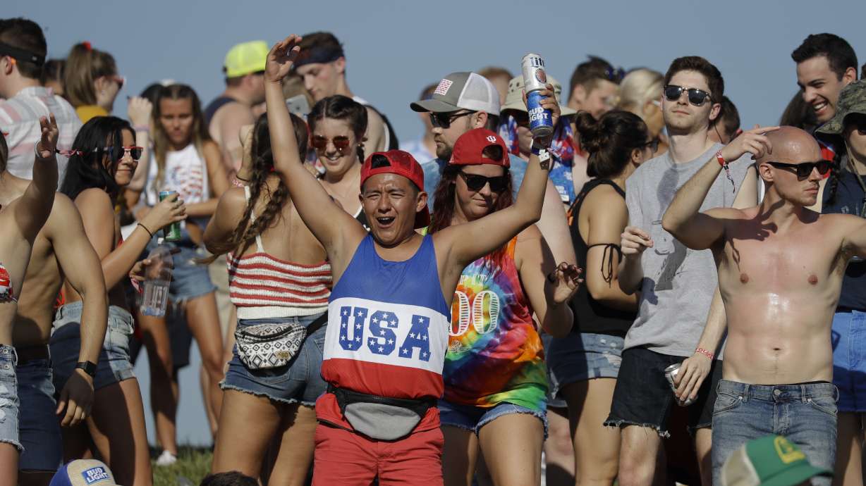 Near-record heat causes trouble for Indy 500 drivers, fans