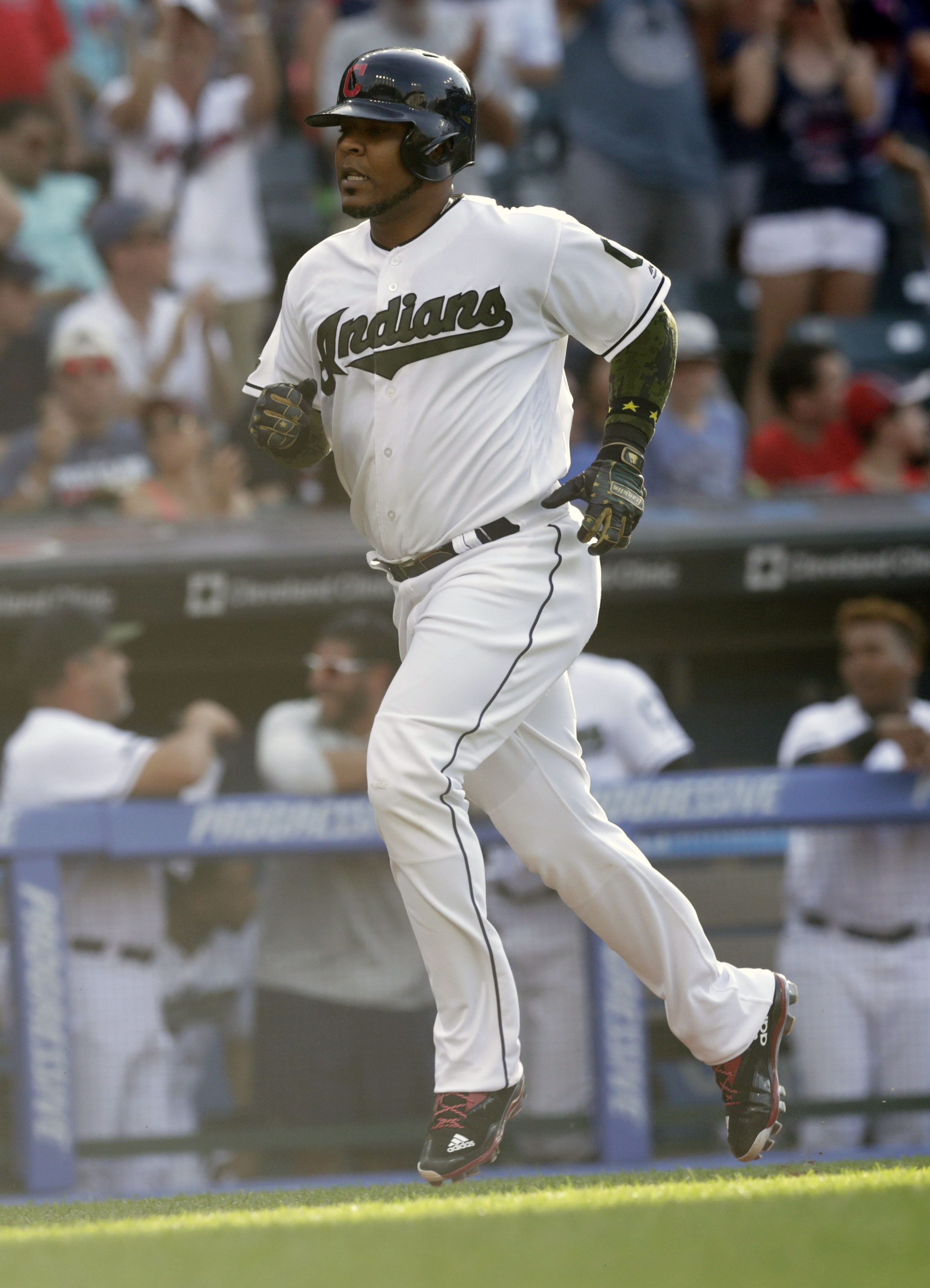 Encarnacion, Chicago's poor defense boost Indians to 9-6 win