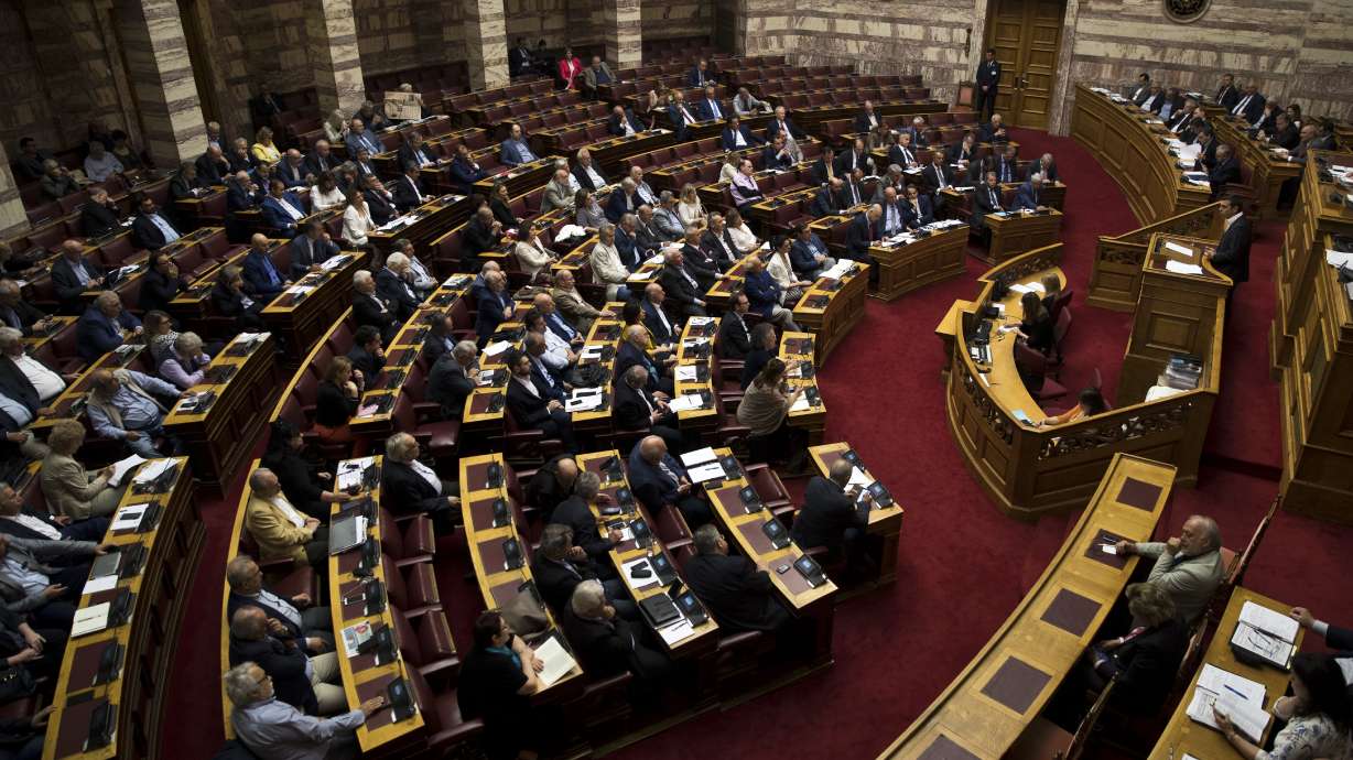 Greece: Italy turmoil won't delay return to bond market