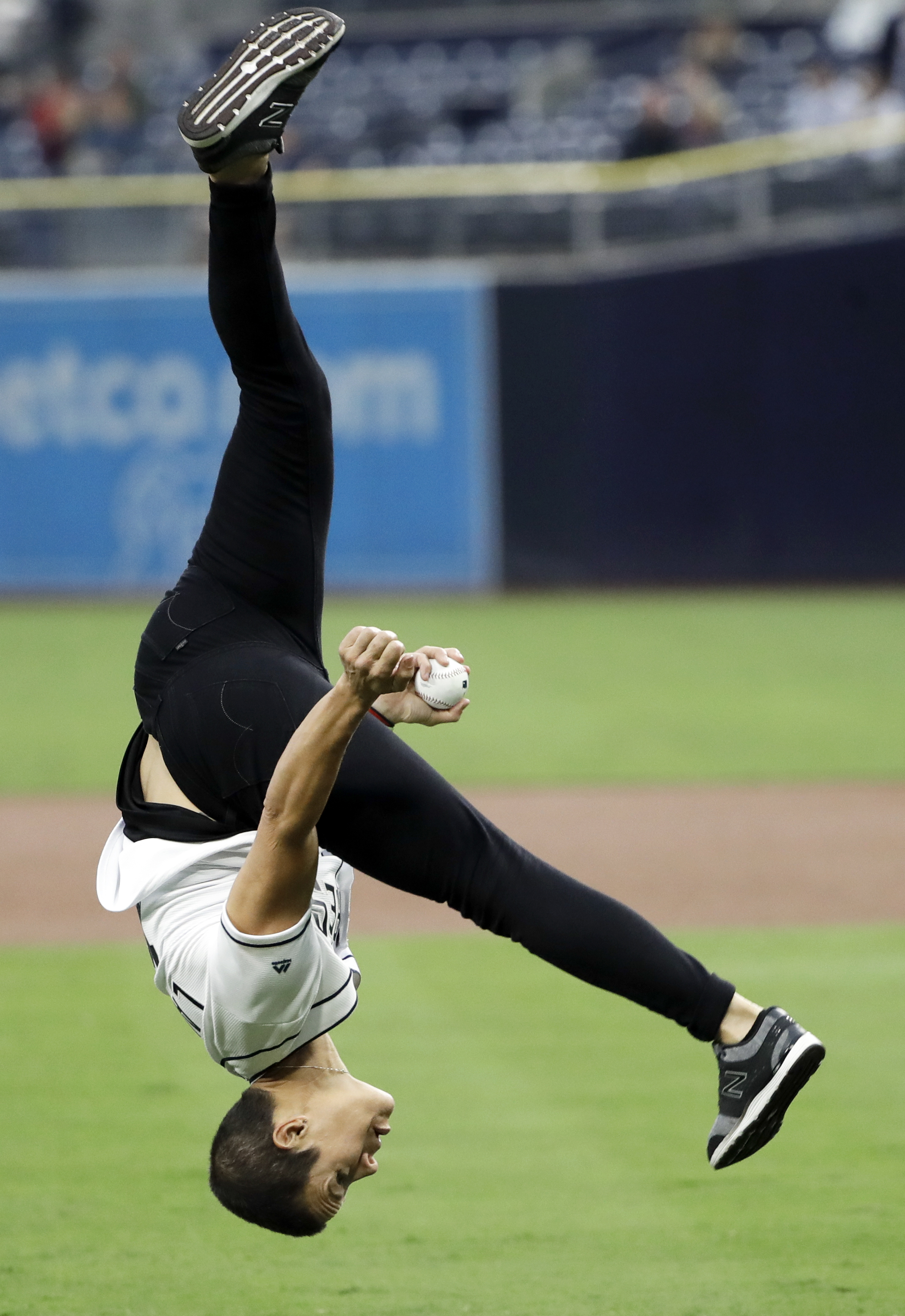 Reyes' latest home run leads Padres past Marlins, 9-5