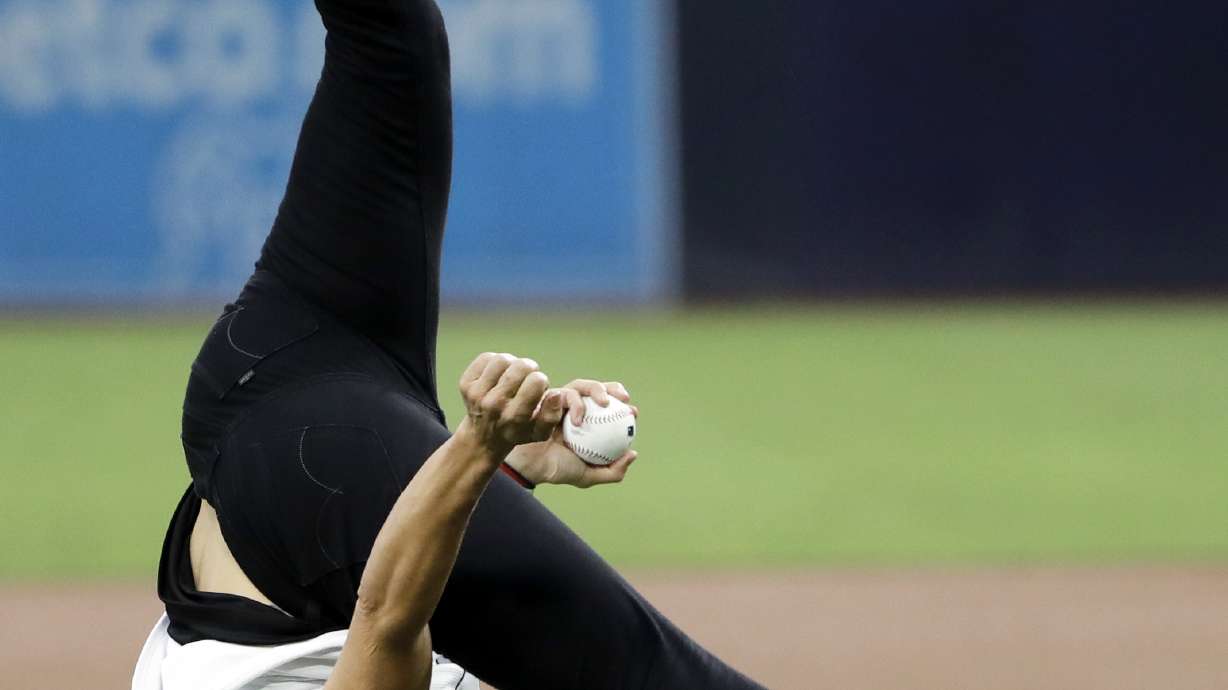 Reyes' latest home run leads Padres past Marlins, 9-5
