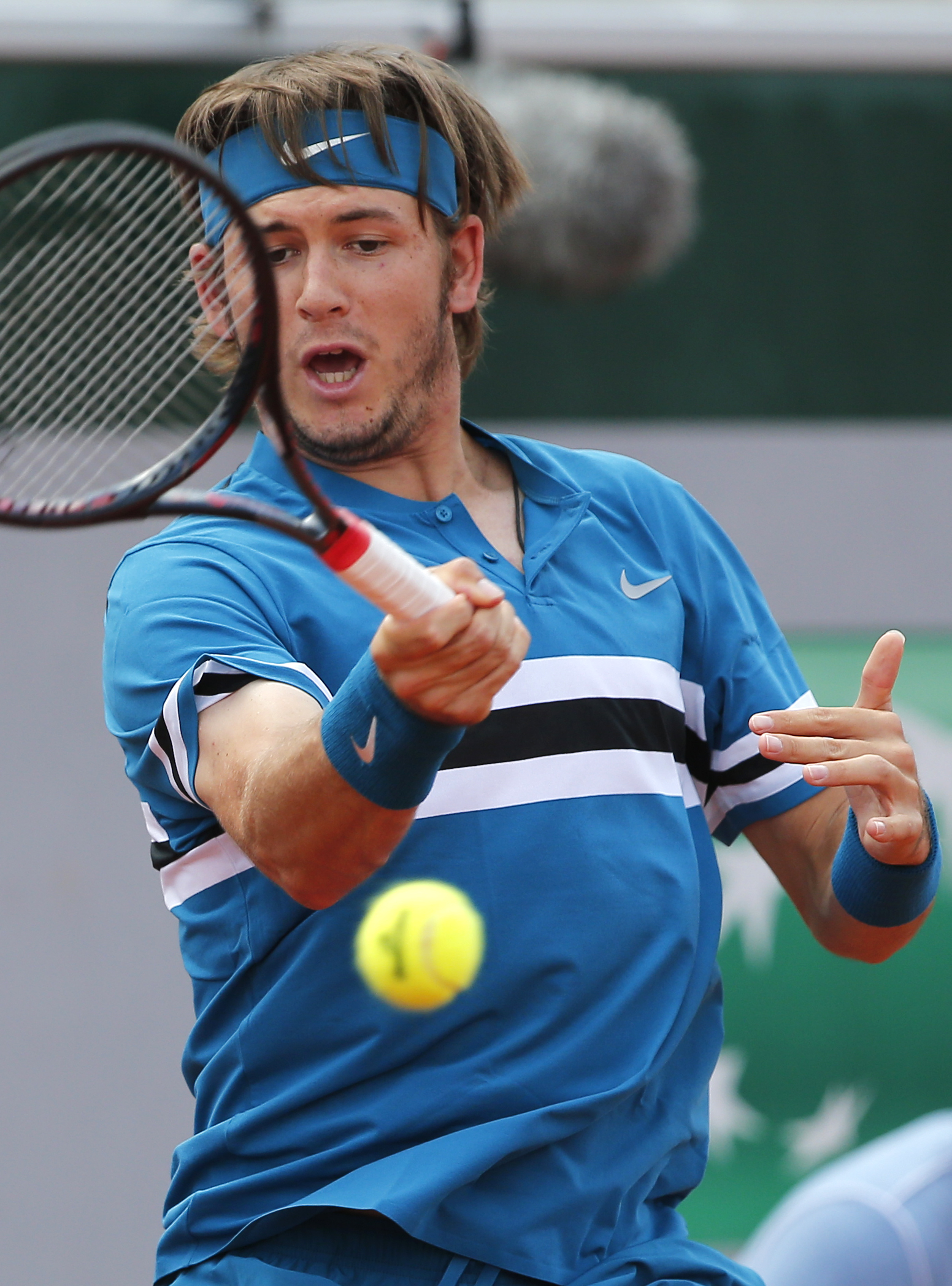 Chang Redux: US man employs underhand serves at French Open