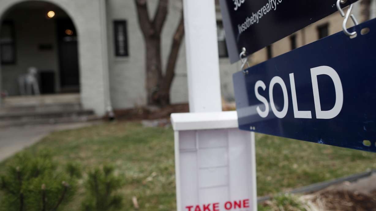 US average mortgage rates fall; 30-year at 4.56 percent
