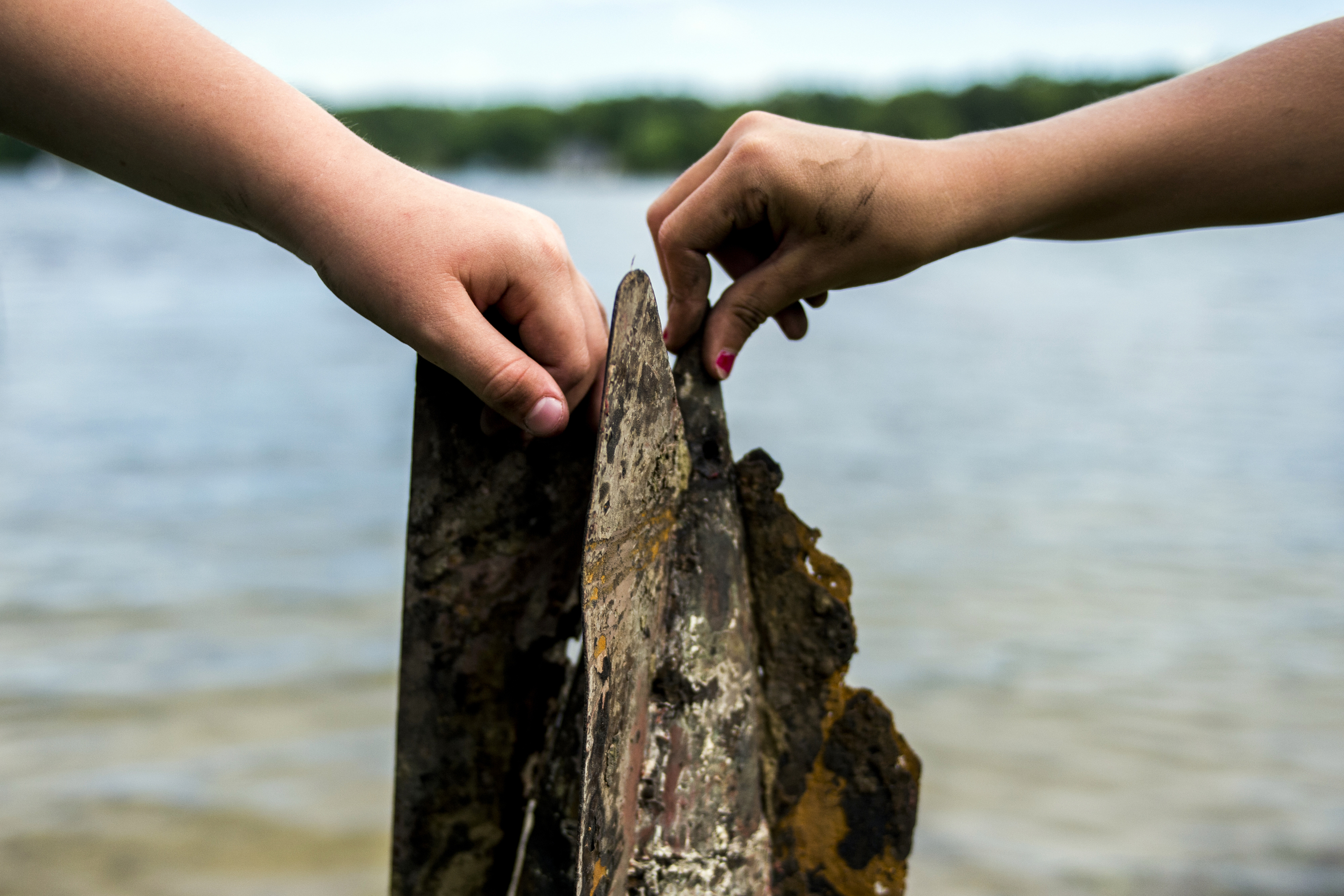 Girls discover World War I practice bomb in Michigan lake