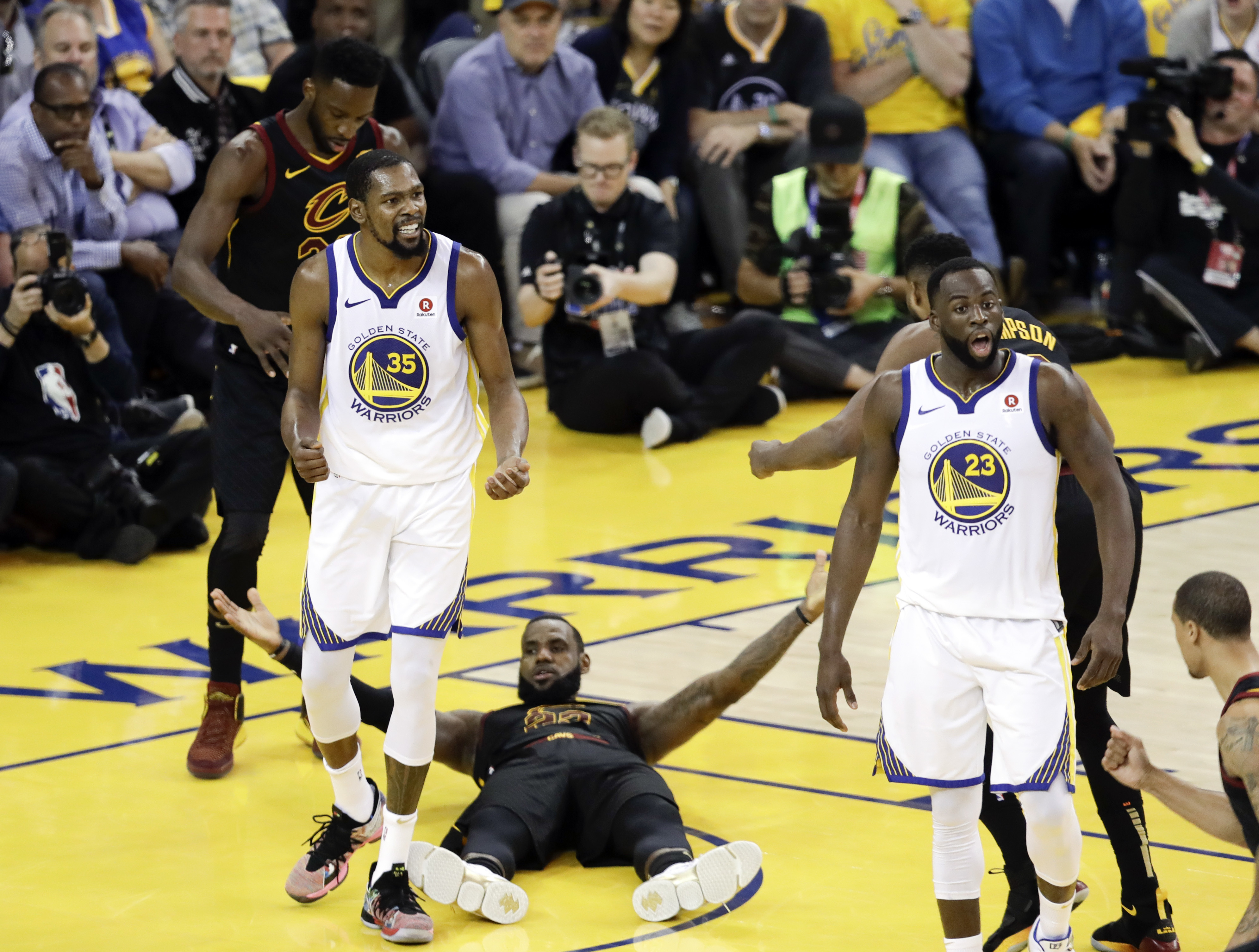 Replay overturn plays key role in Warriors' Game 1 win