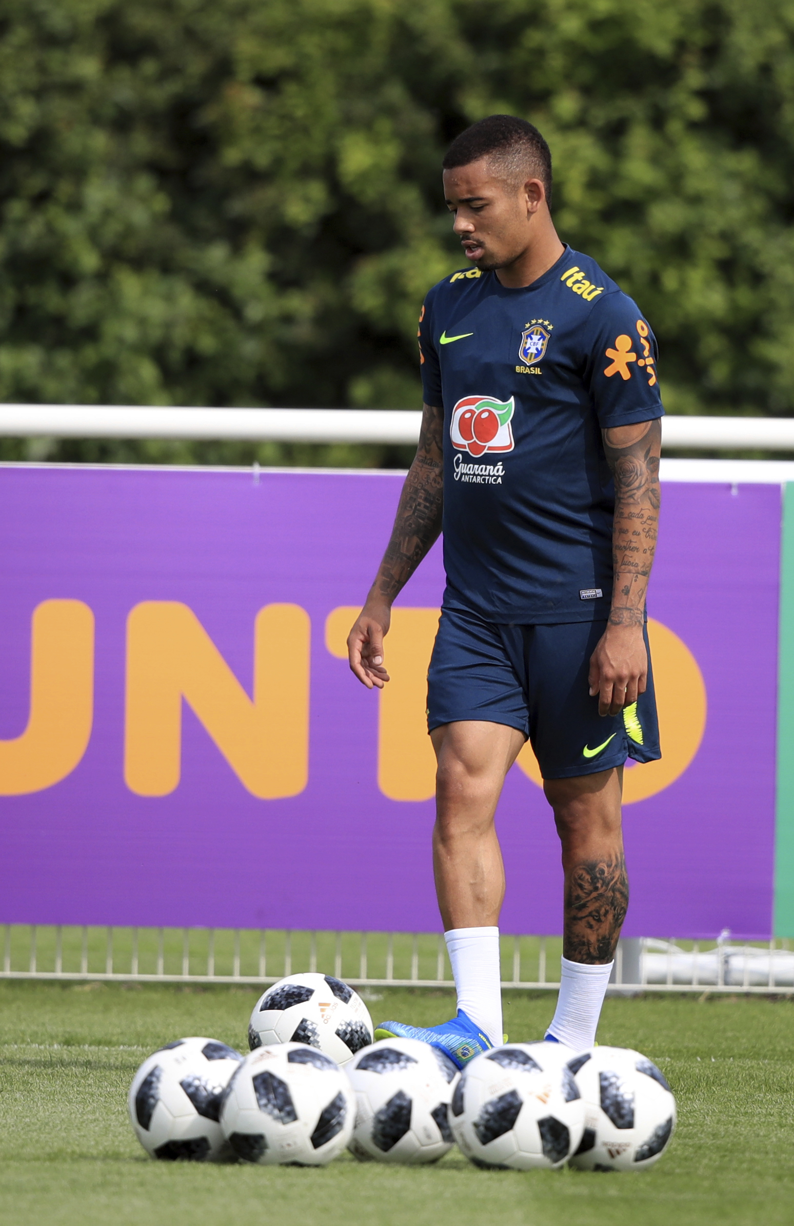 Brazilian favela paints tribute to local hero Gabriel Jesus