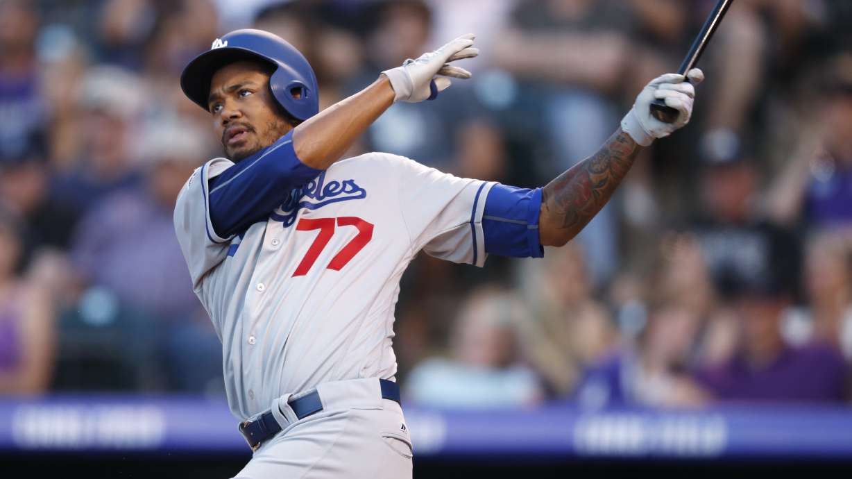 Santana picks up win in debut, Dodgers beat Rockies 11-8