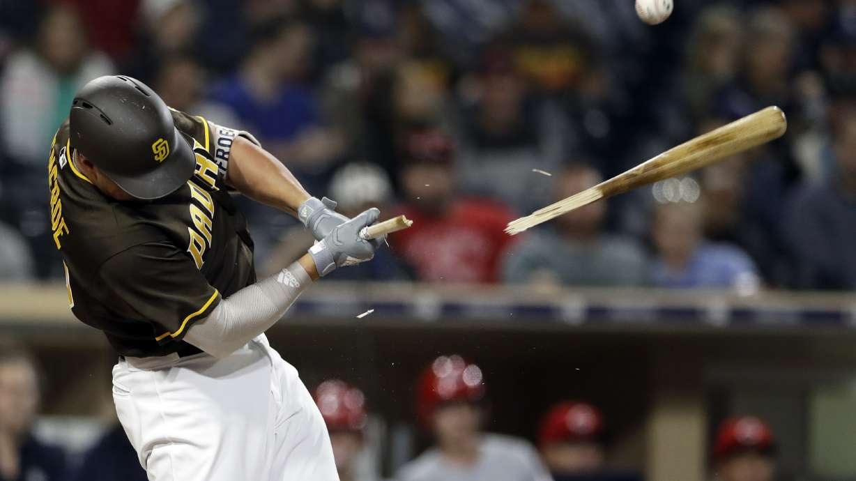 Lorenzen's 4-inning save highlights Reds'7-2 win over Padres