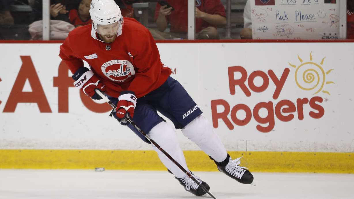 Kuznetsov returns, scores goal, adds assist in Caps' win