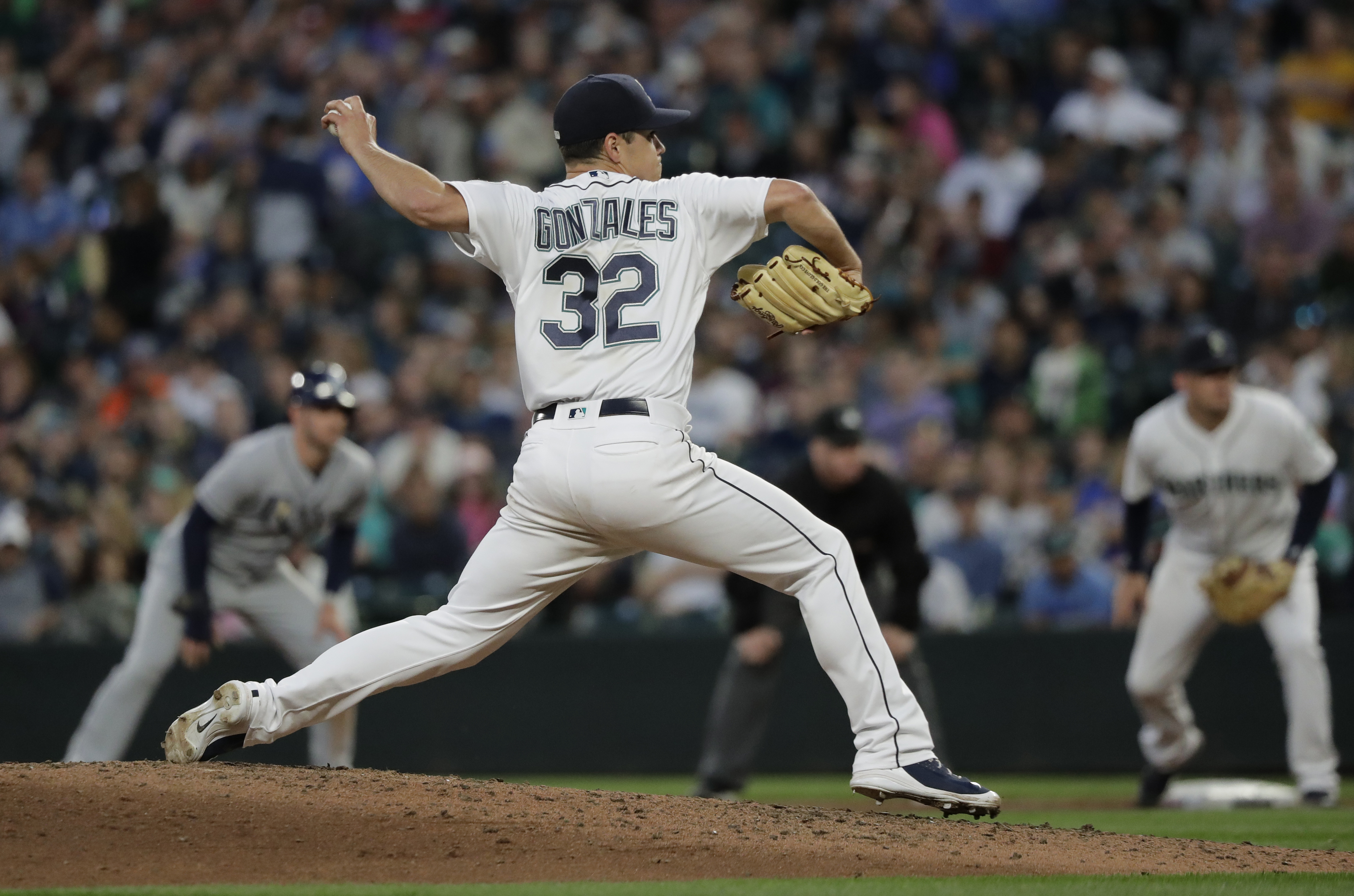 Marco Gonzales keeps rolling as Mariners top Rays 3-1