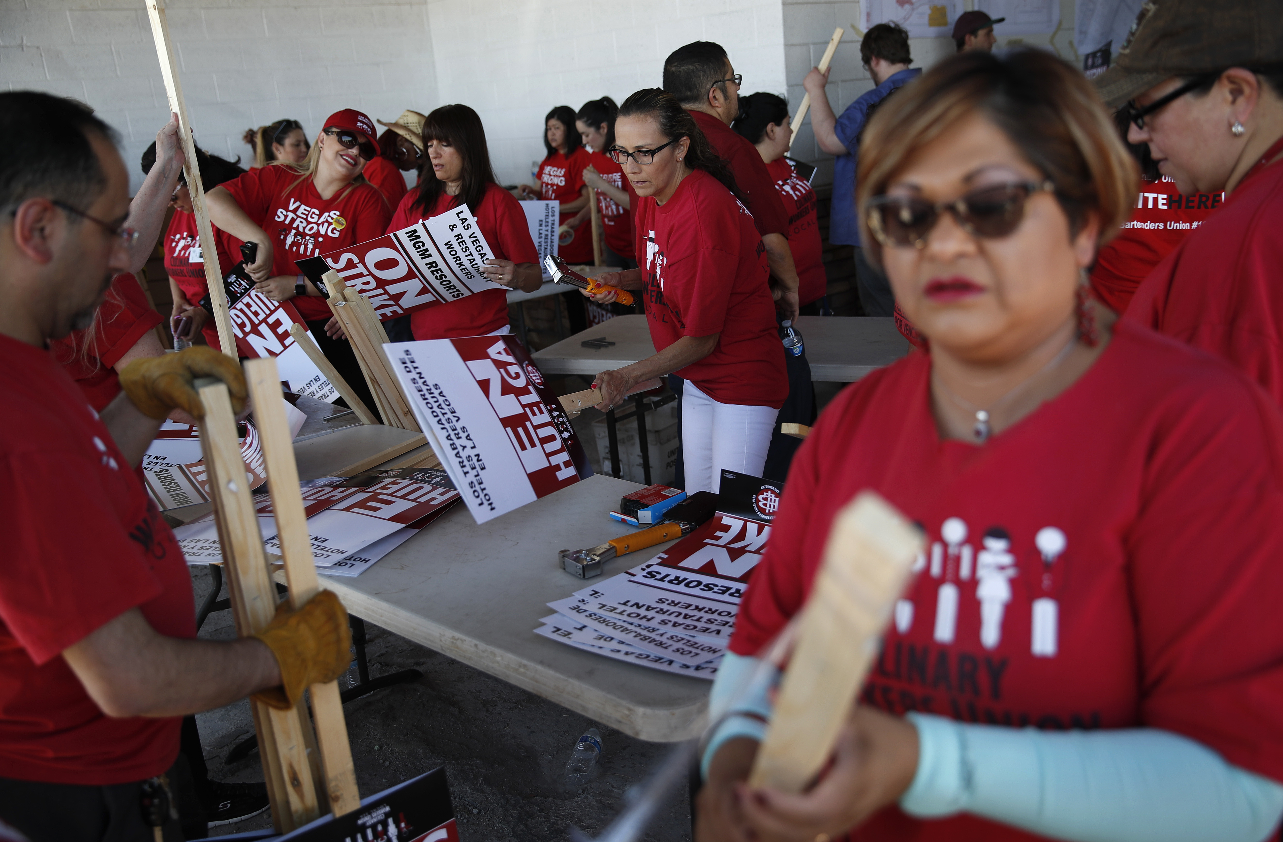 Vegas MGM union workers reach deal with casino