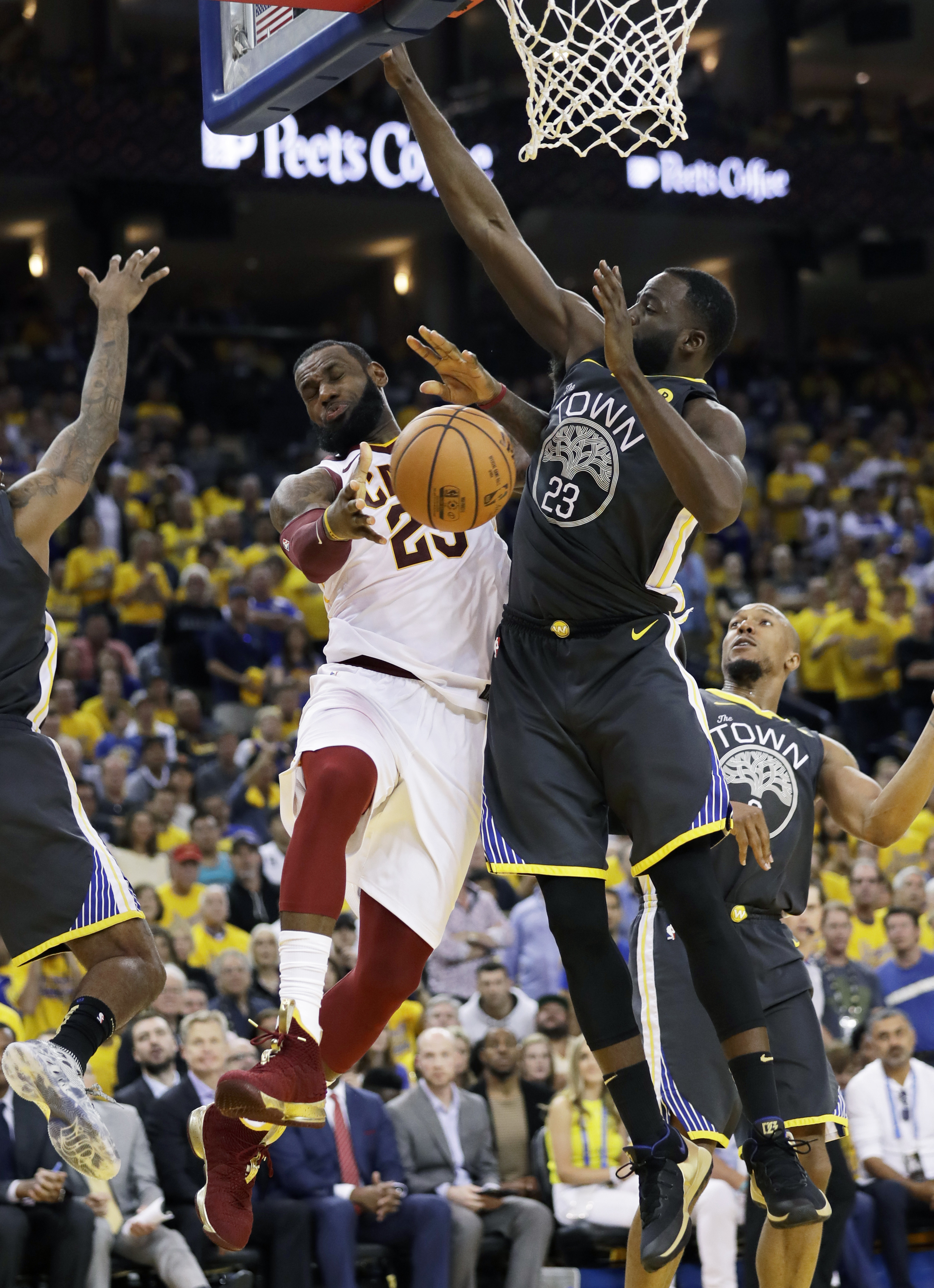 Cavs' J.R. Smith struggles in Game 2 after Game 1 blunder