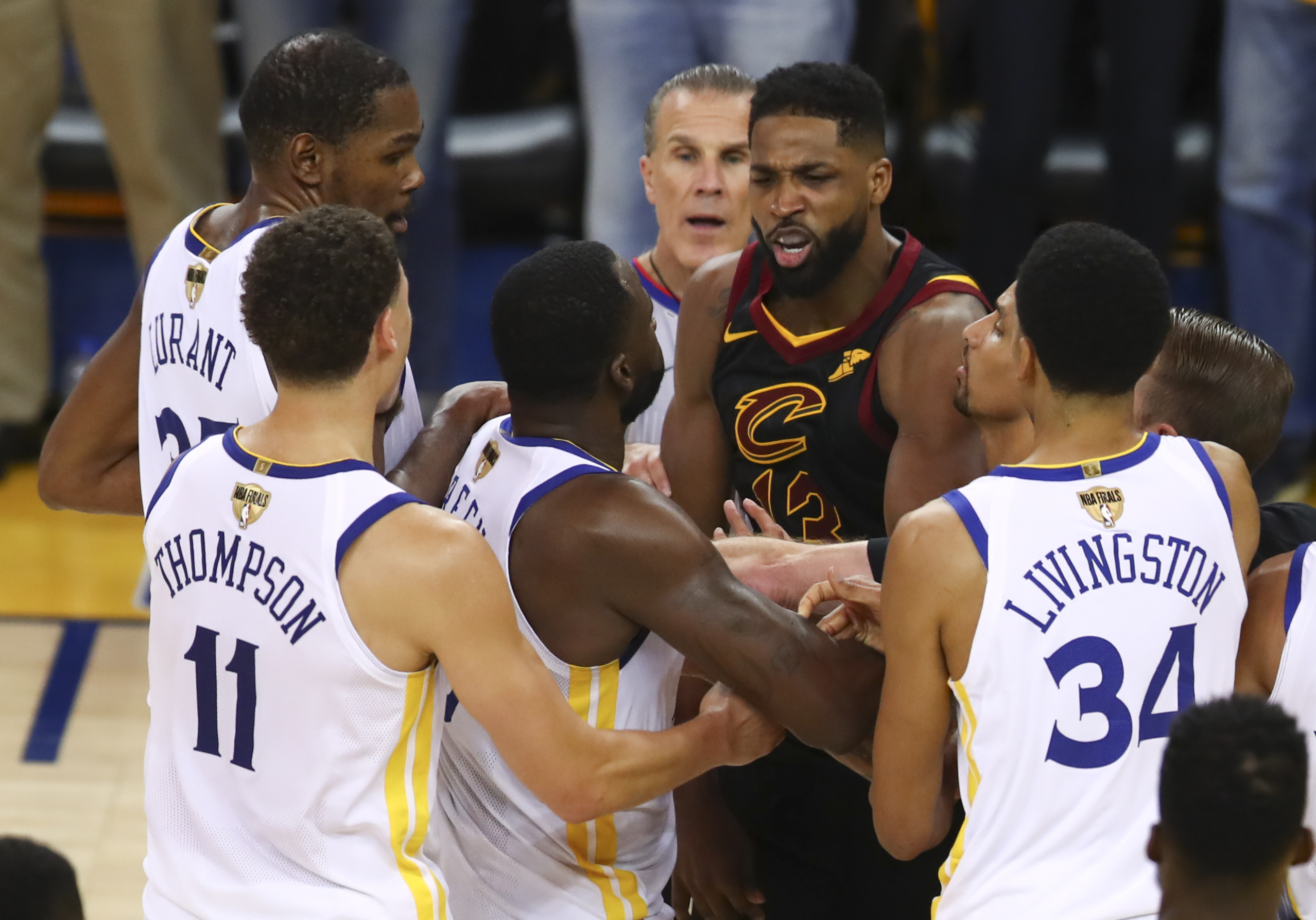 NBA Finals shifts to Cleveland, Cavs down 0-2 vs Warriors