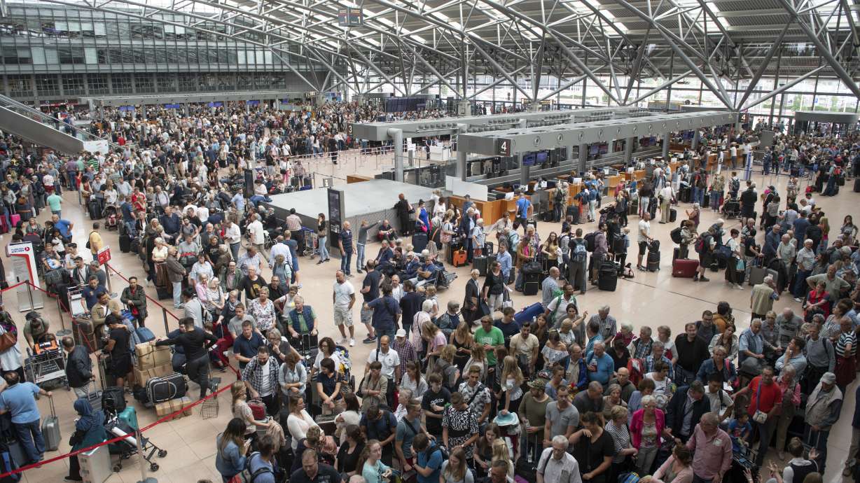 Flights to and from Hamburg resume after power outage