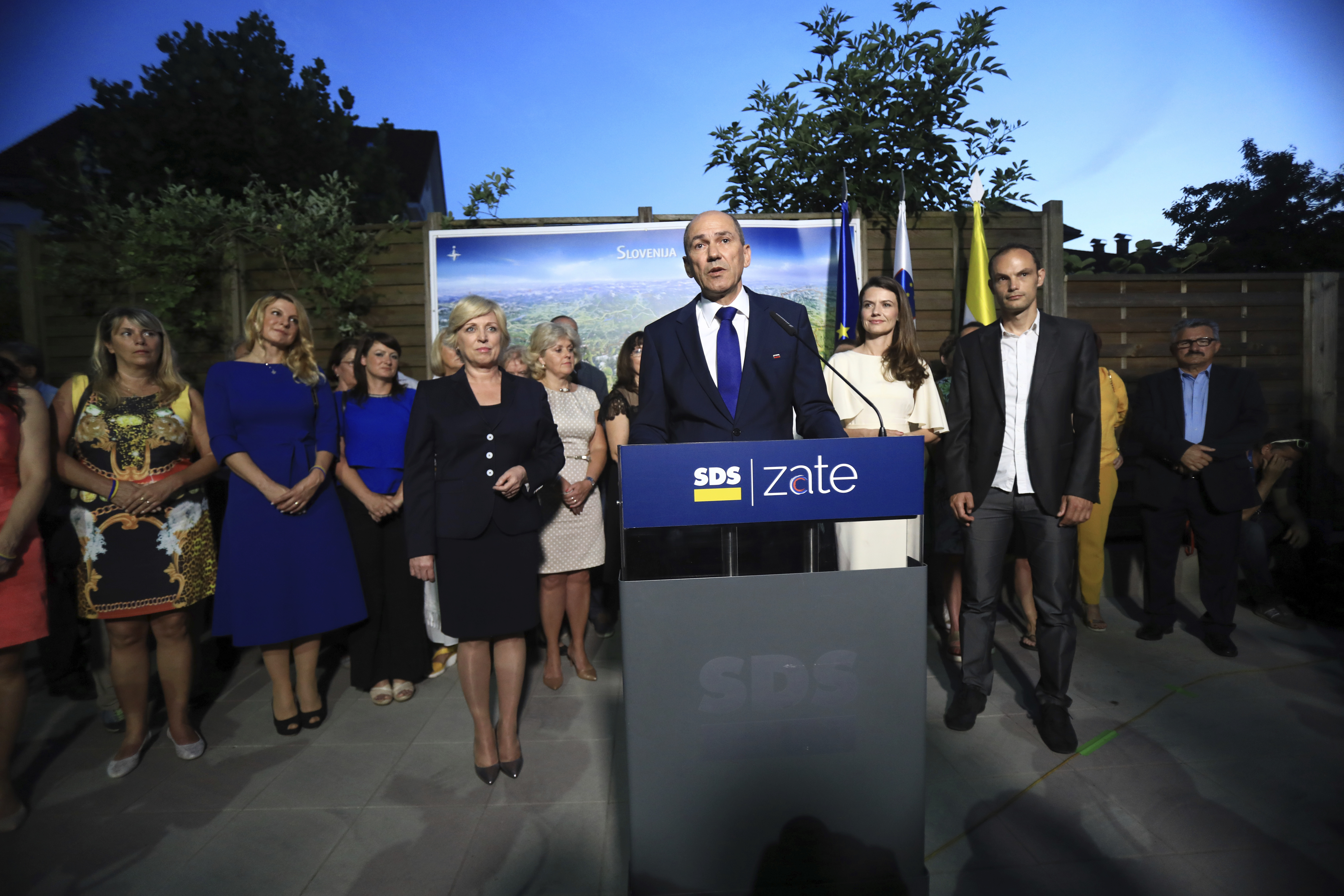 Slovenia president taps right-wing leader to form government