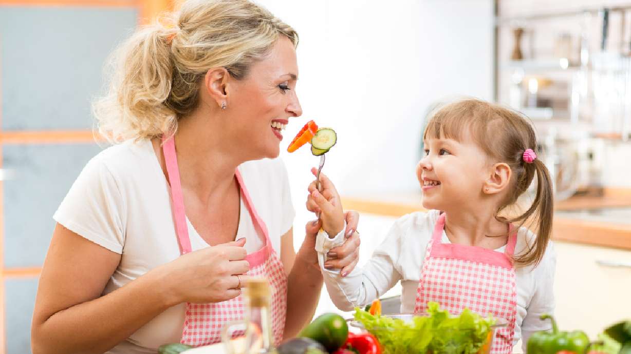 4 ways to raise a child to be an intuitive eater
