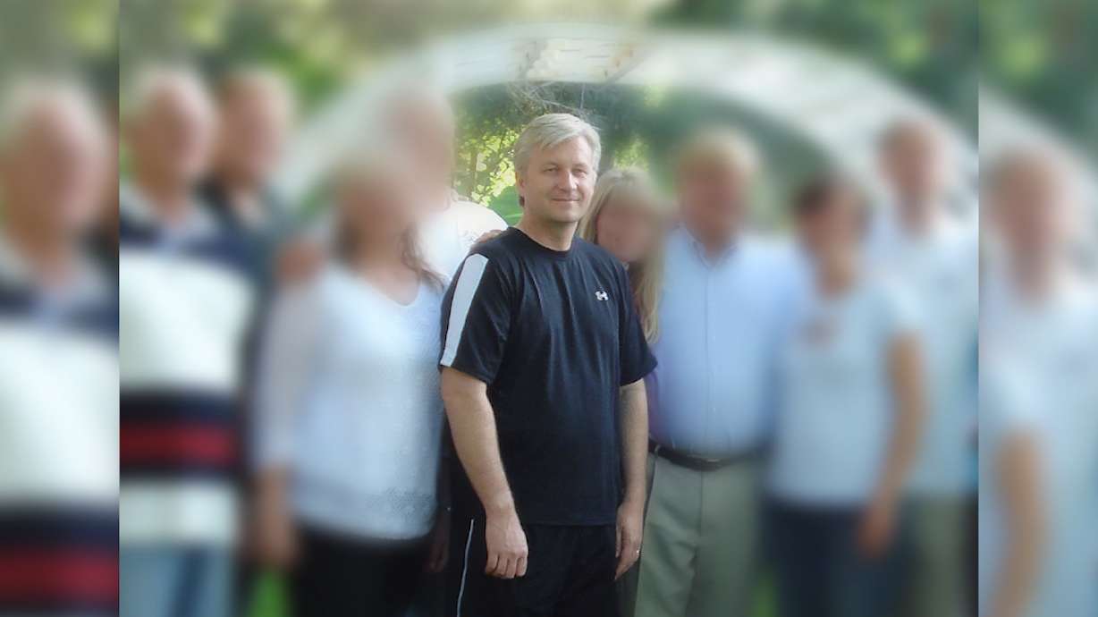 Ex-intelligence official held without bail in espionage case