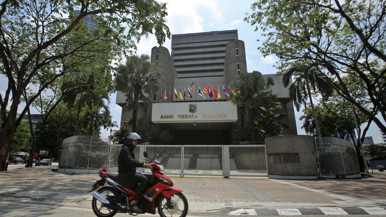 Malaysia's central bank governor quits amid land deal furor