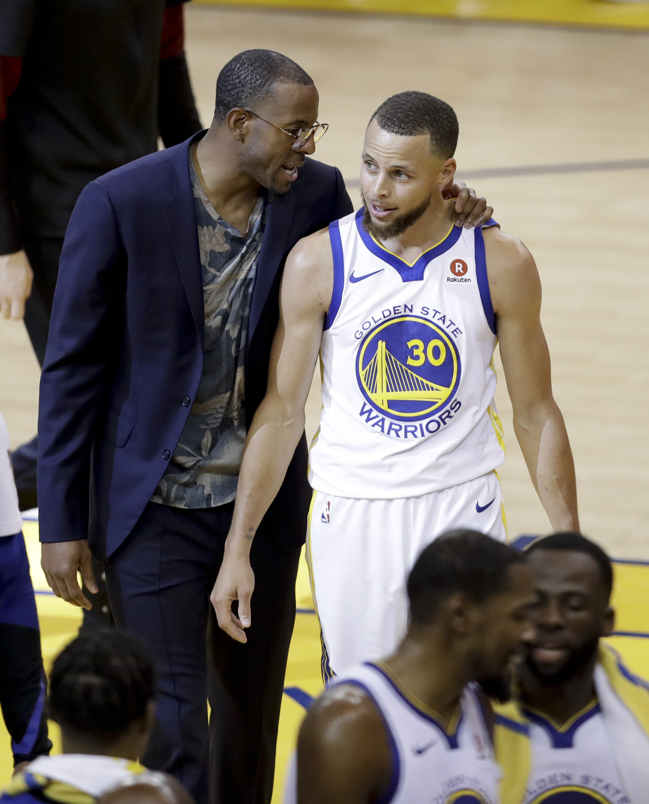 Warriors clear Andre Iguodala to play in Game 3 of finals