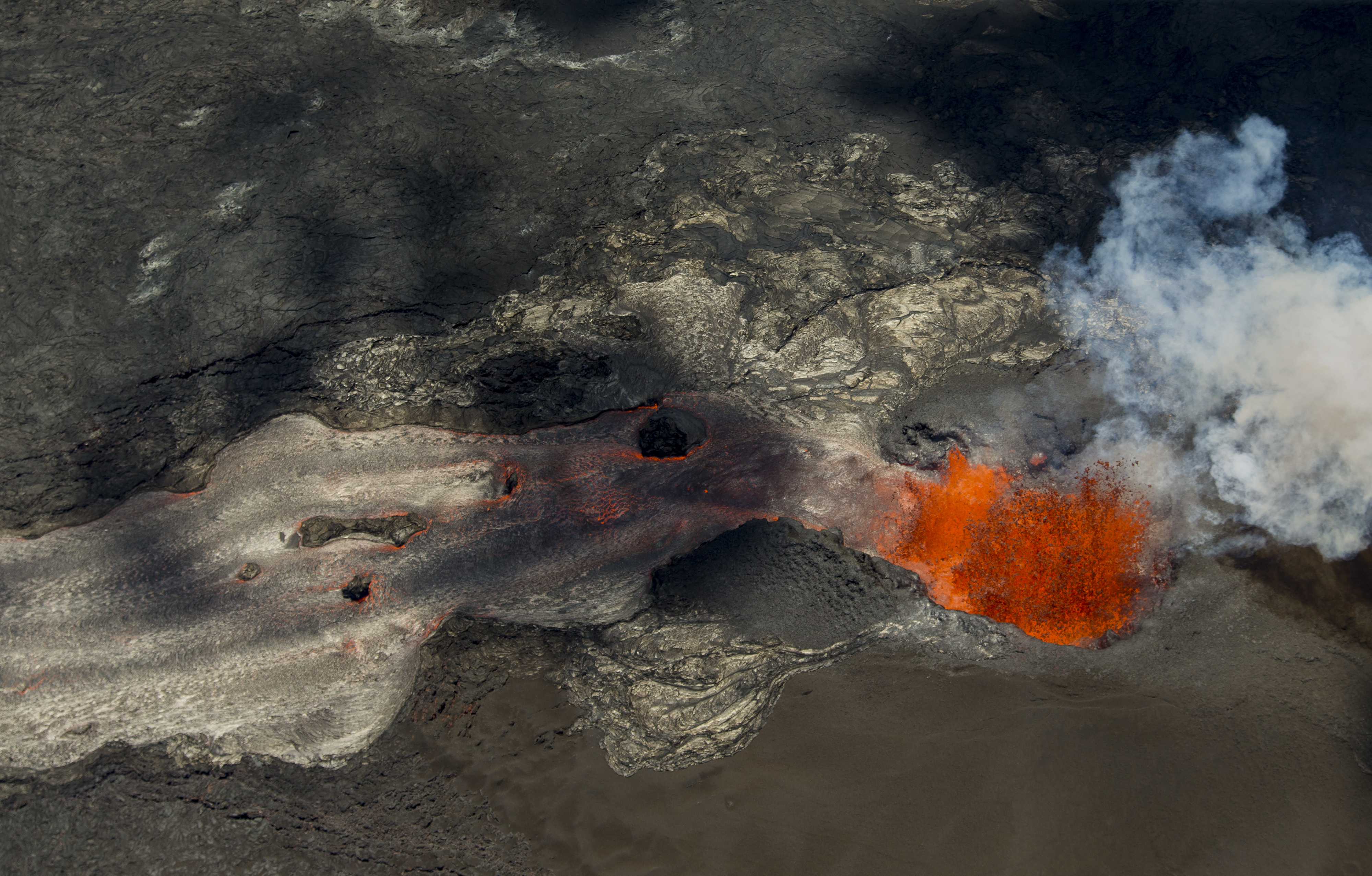 A fissure continues to blast fresh lava several hundred feet in the air and flow towards Kapoho as the Kilauea Volcano lower east rift zone eruption continues on Wednesday, June 6, 2018, in Pahoa, Hawaii. (AP Photo/LE Baskow)