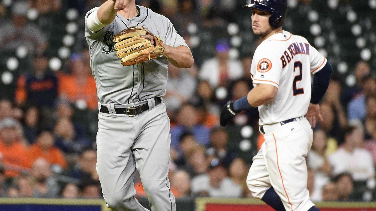 Astros SS Correa out of lineup after good news on right side
