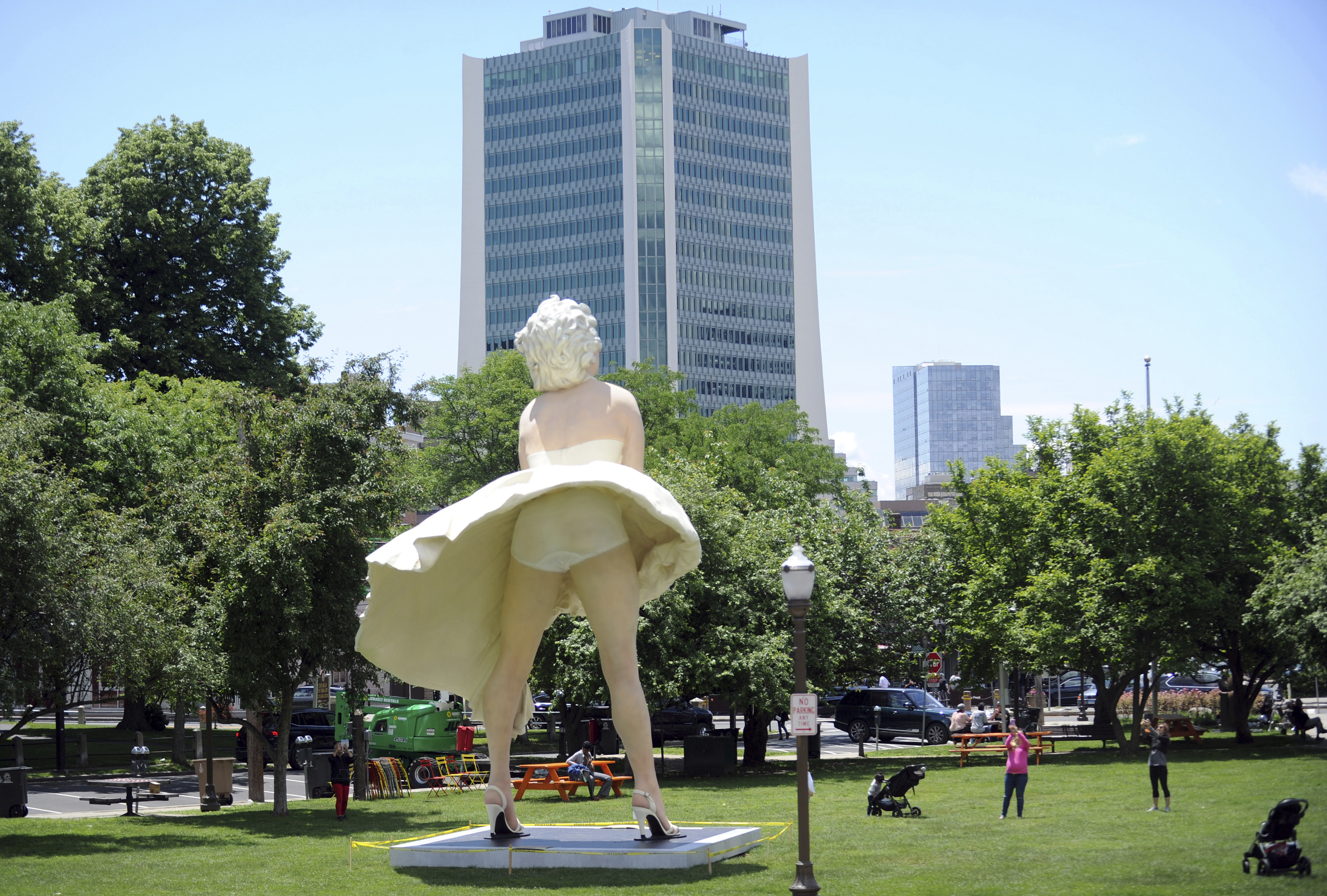 Some like it not: Marilyn Monroe statue has church venting