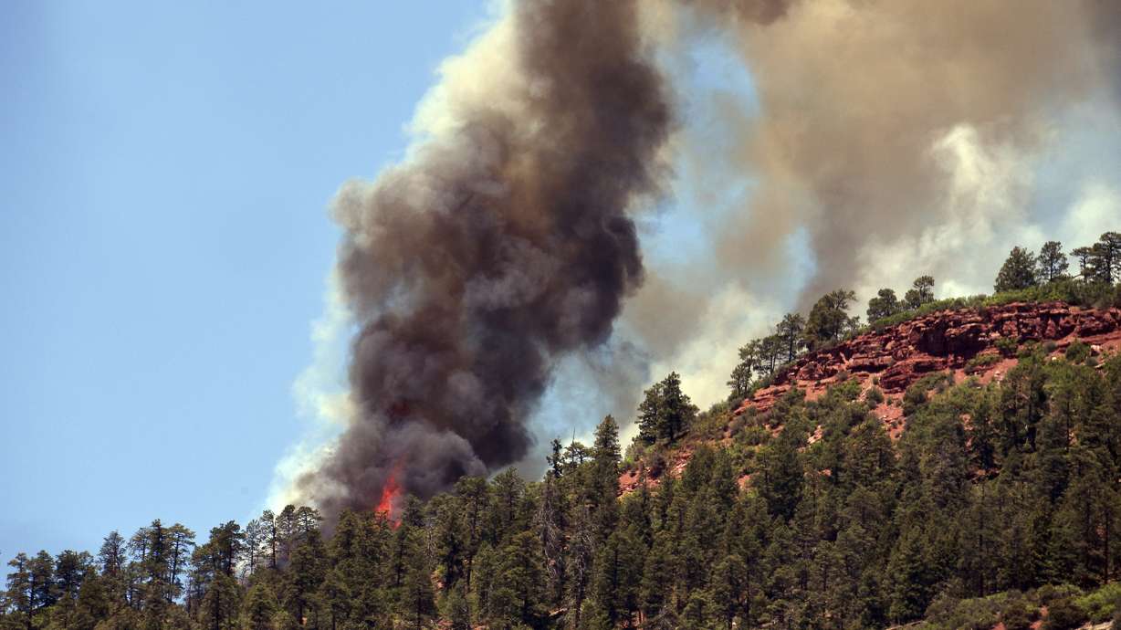 More than 1,000 homes evacuated as Colorado wildfire grows