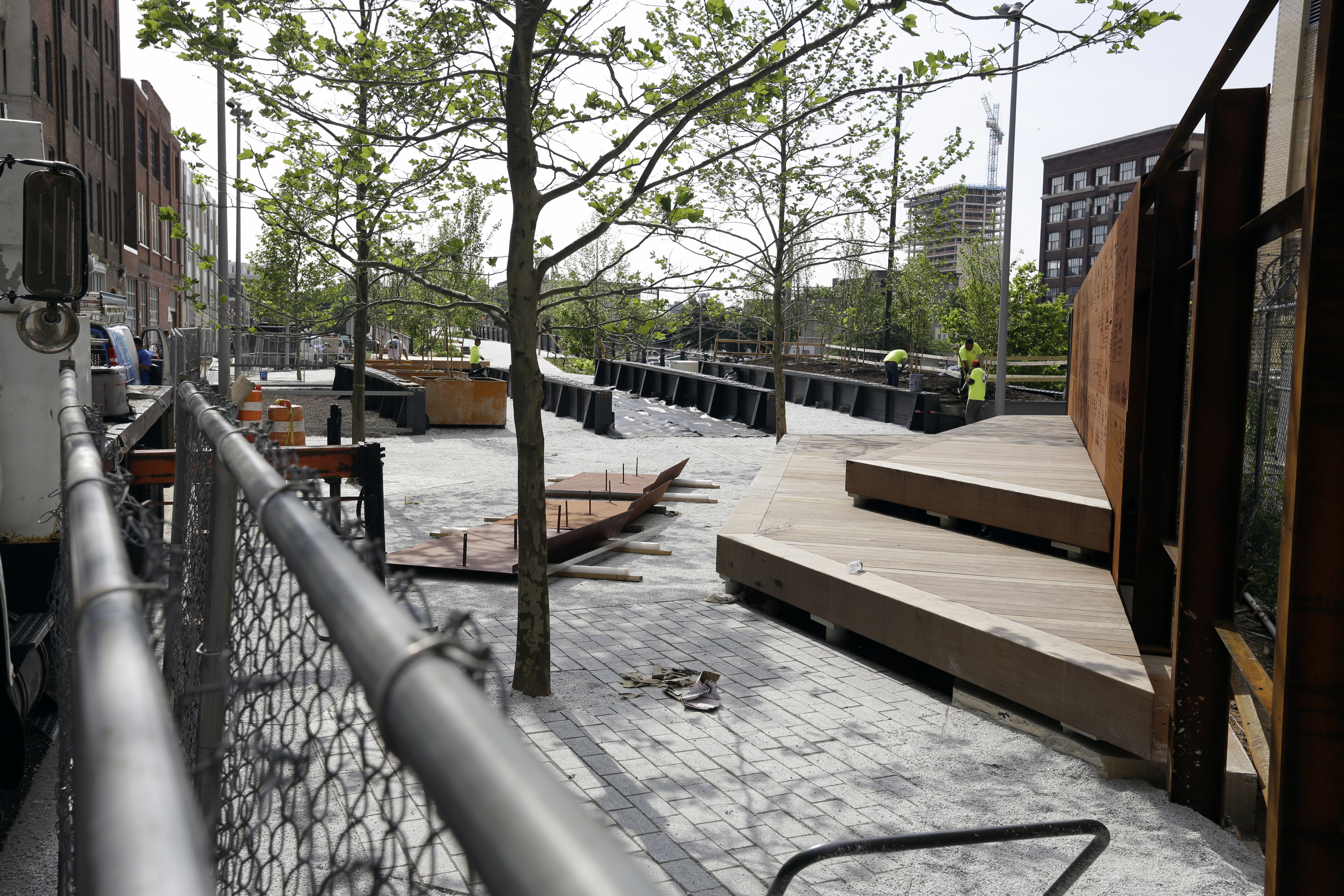 Philadelphia railroad ruins transformed into elevated park