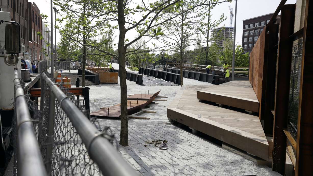 Philadelphia railroad ruins transformed into elevated park