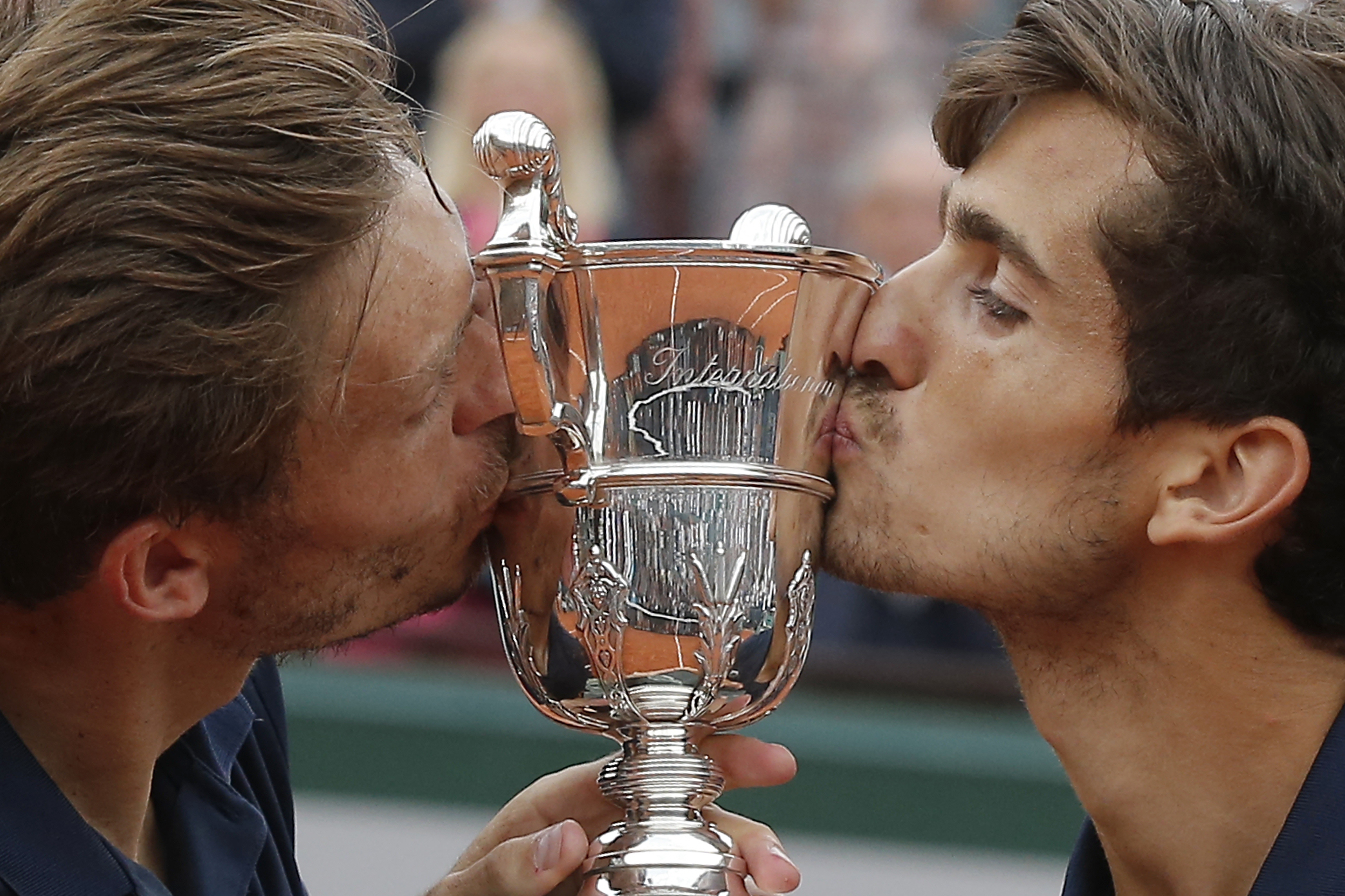 French pair Mahut-Herbert wins French Open men's doubles