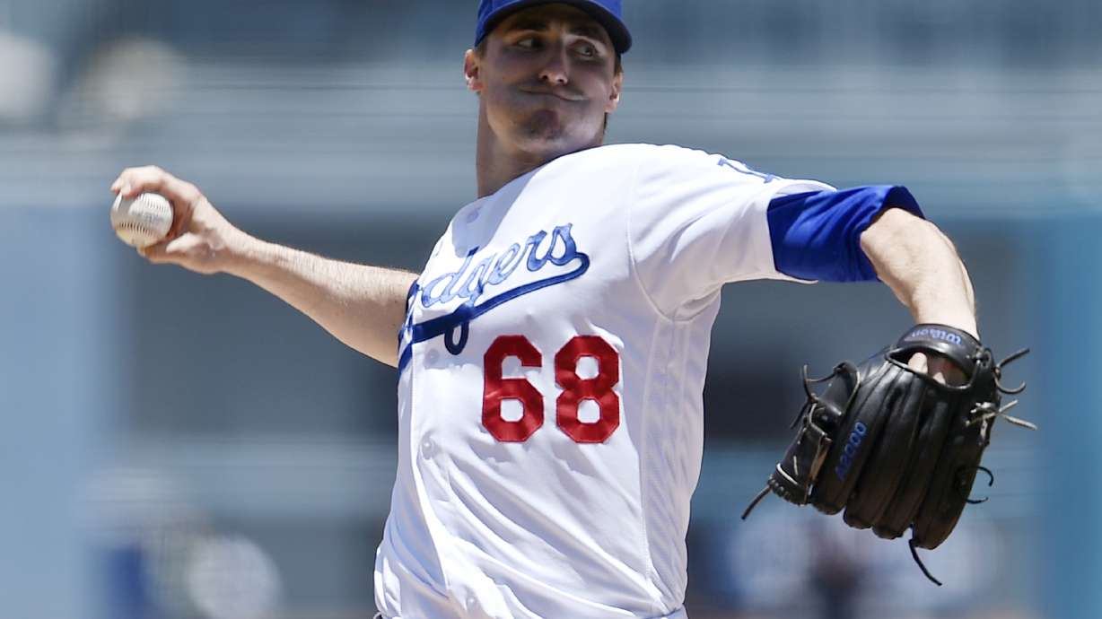 Muncy homers in 3rd straight game, Dodgers beat Braves 7-2