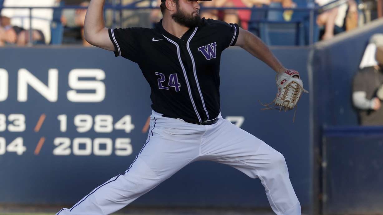Huskies score 2 in 10th inning, advance to 1st ever CWS