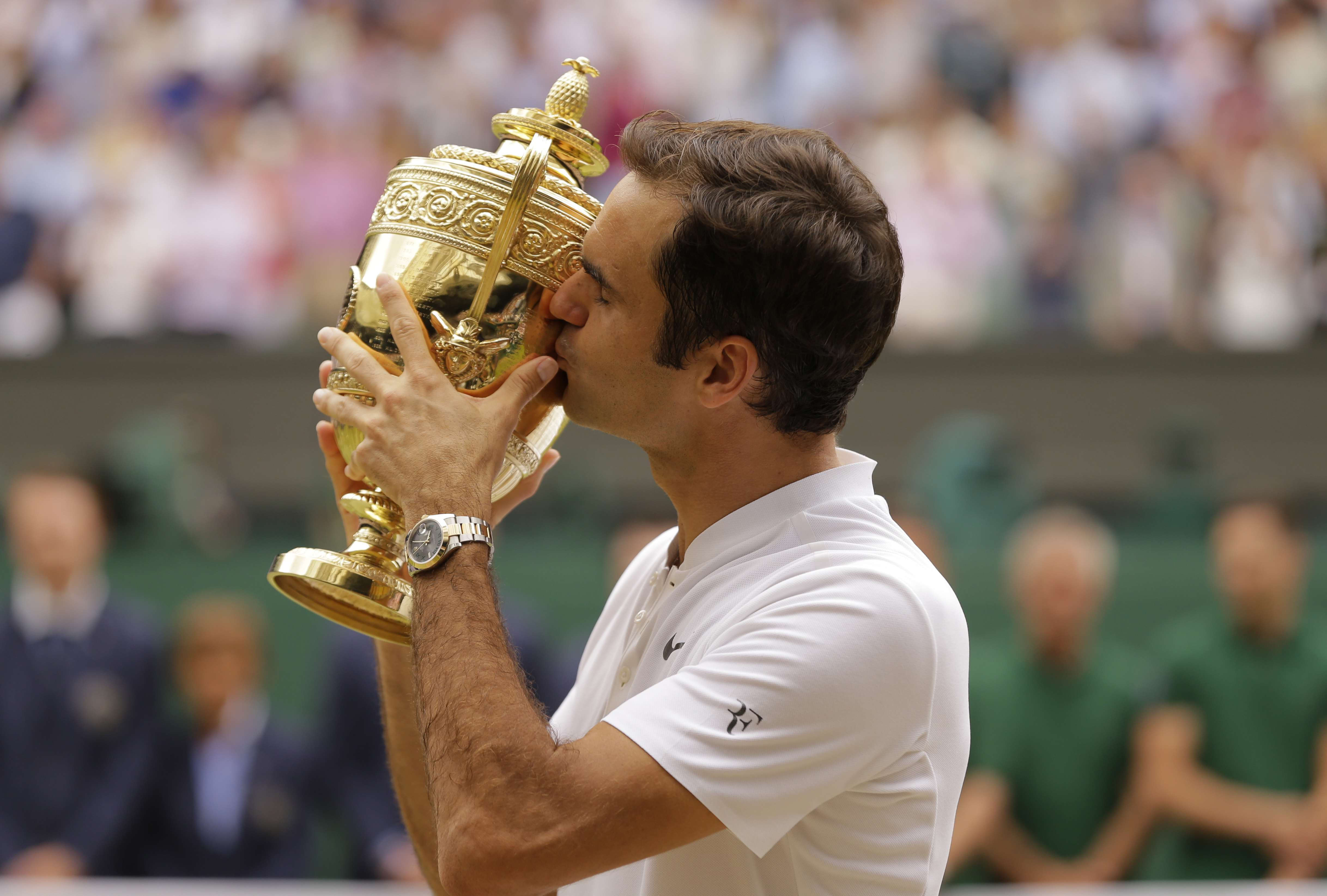 Column: Nadal, Federer fight 'the watch,' keep winning Slams