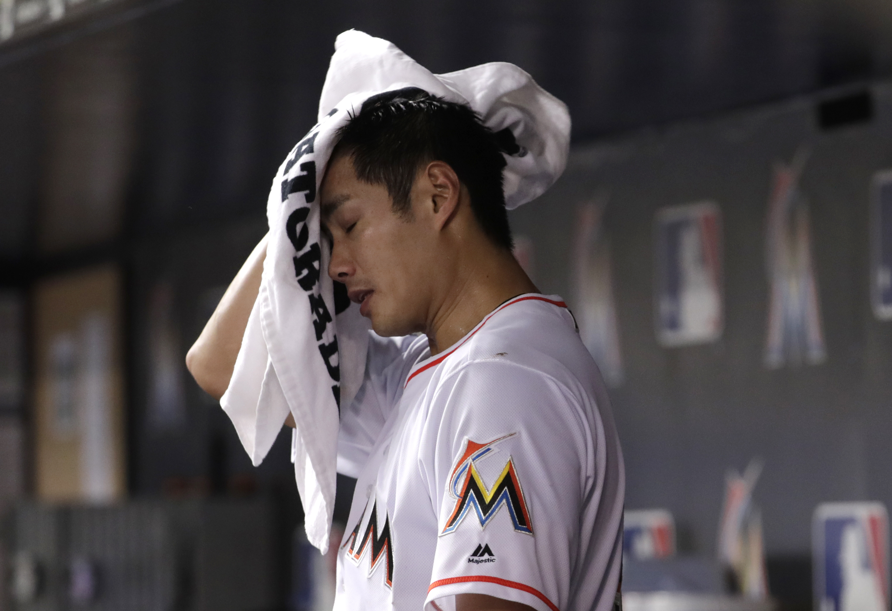 Bumgarner shaky, ejected in Giants' 7-5 loss to Marlins