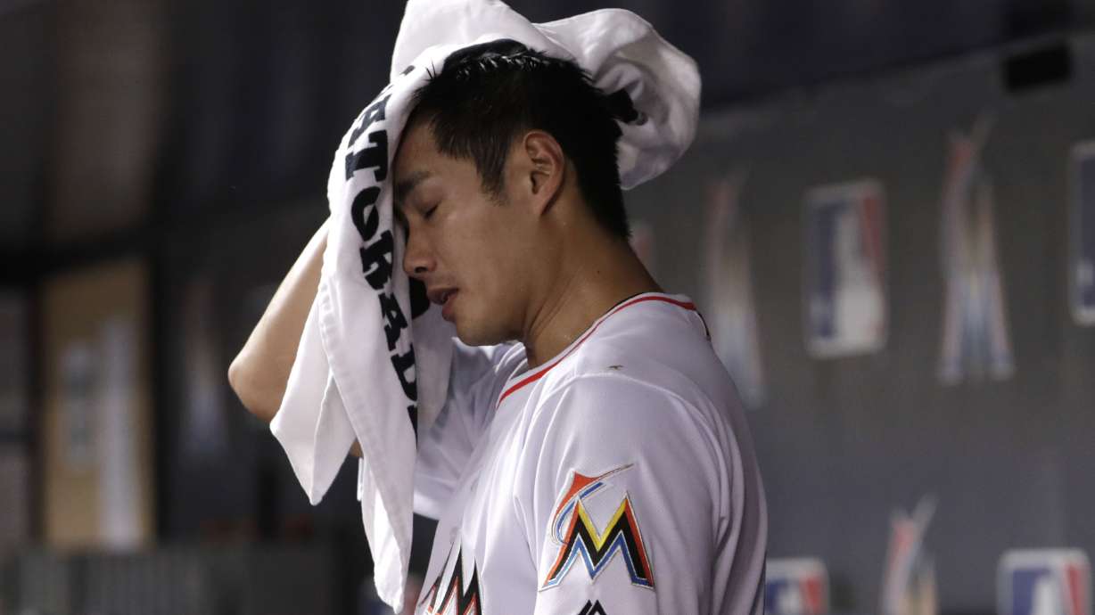Bumgarner shaky, ejected in Giants' 7-5 loss to Marlins