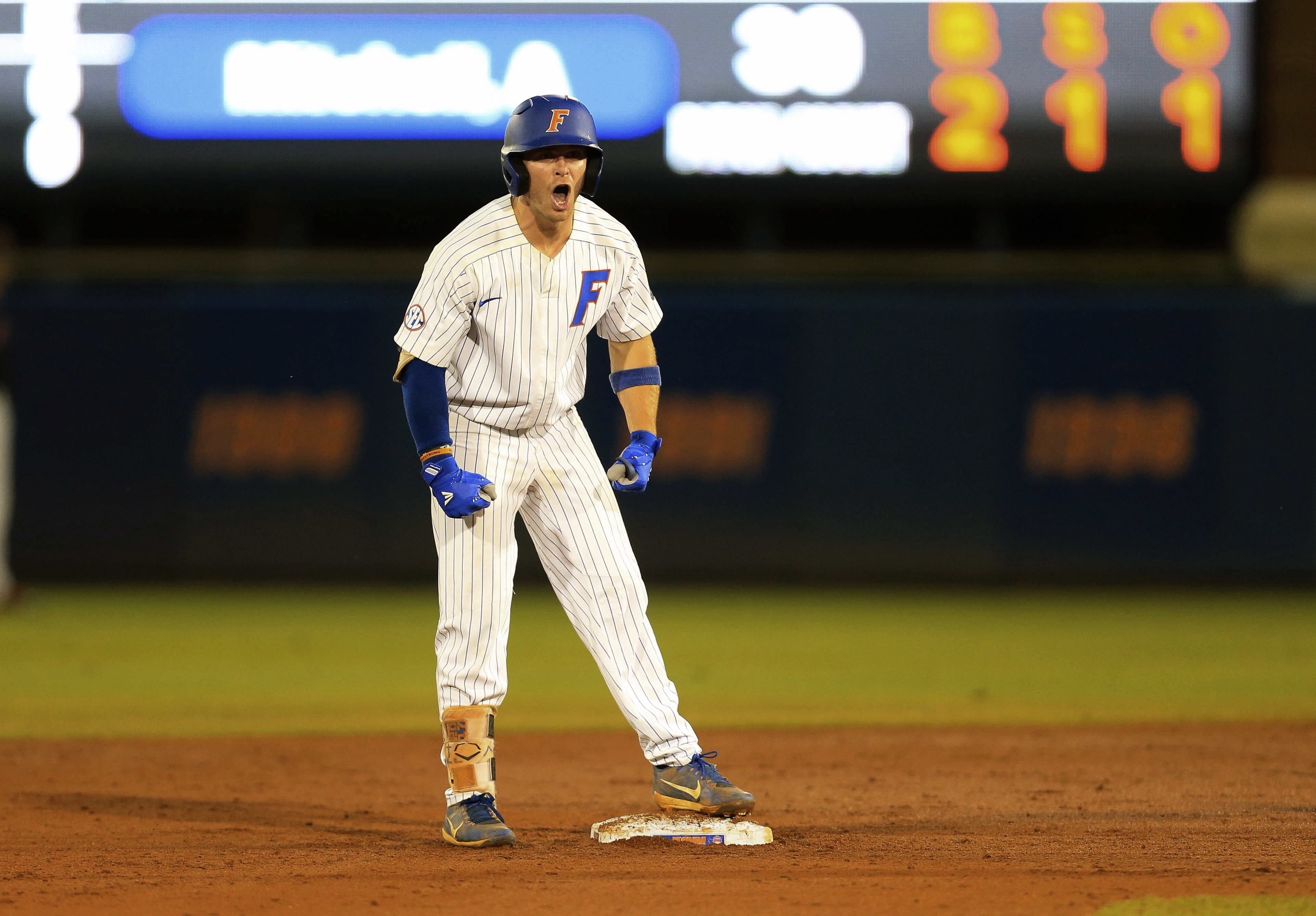 Langworthy's homer off glove lifts Florida back to Omaha