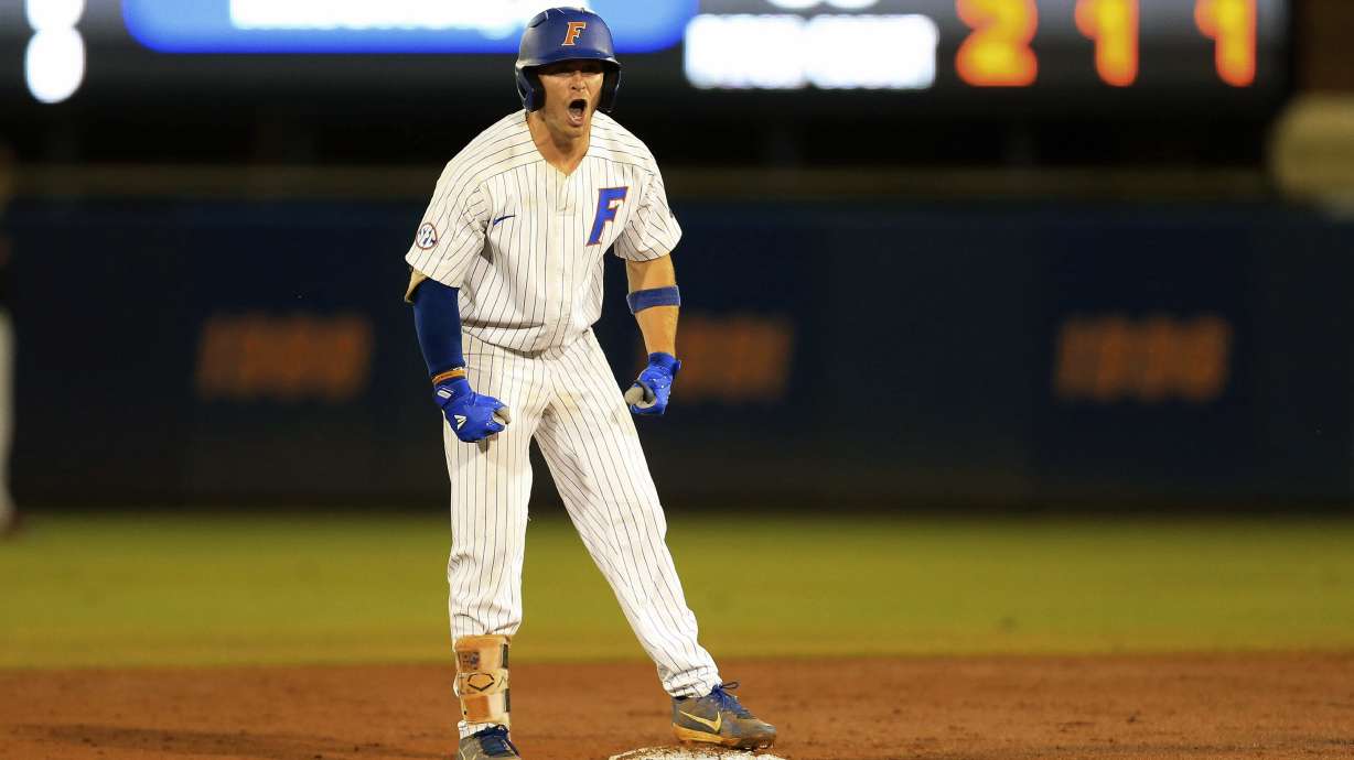 Langworthy's homer off glove lifts Florida back to Omaha