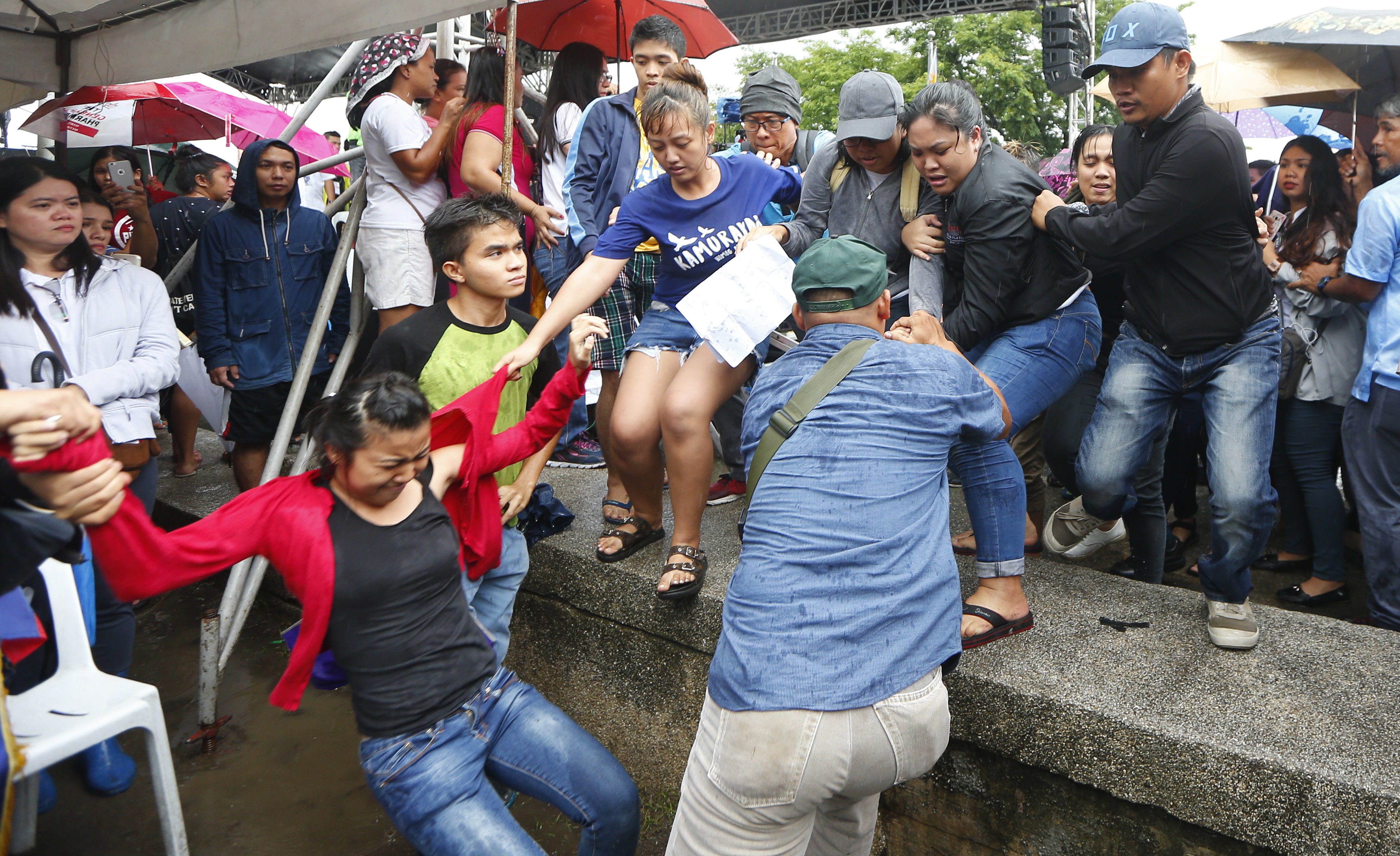 Protesters heckle, disrupt Duterte's Independence Day speech