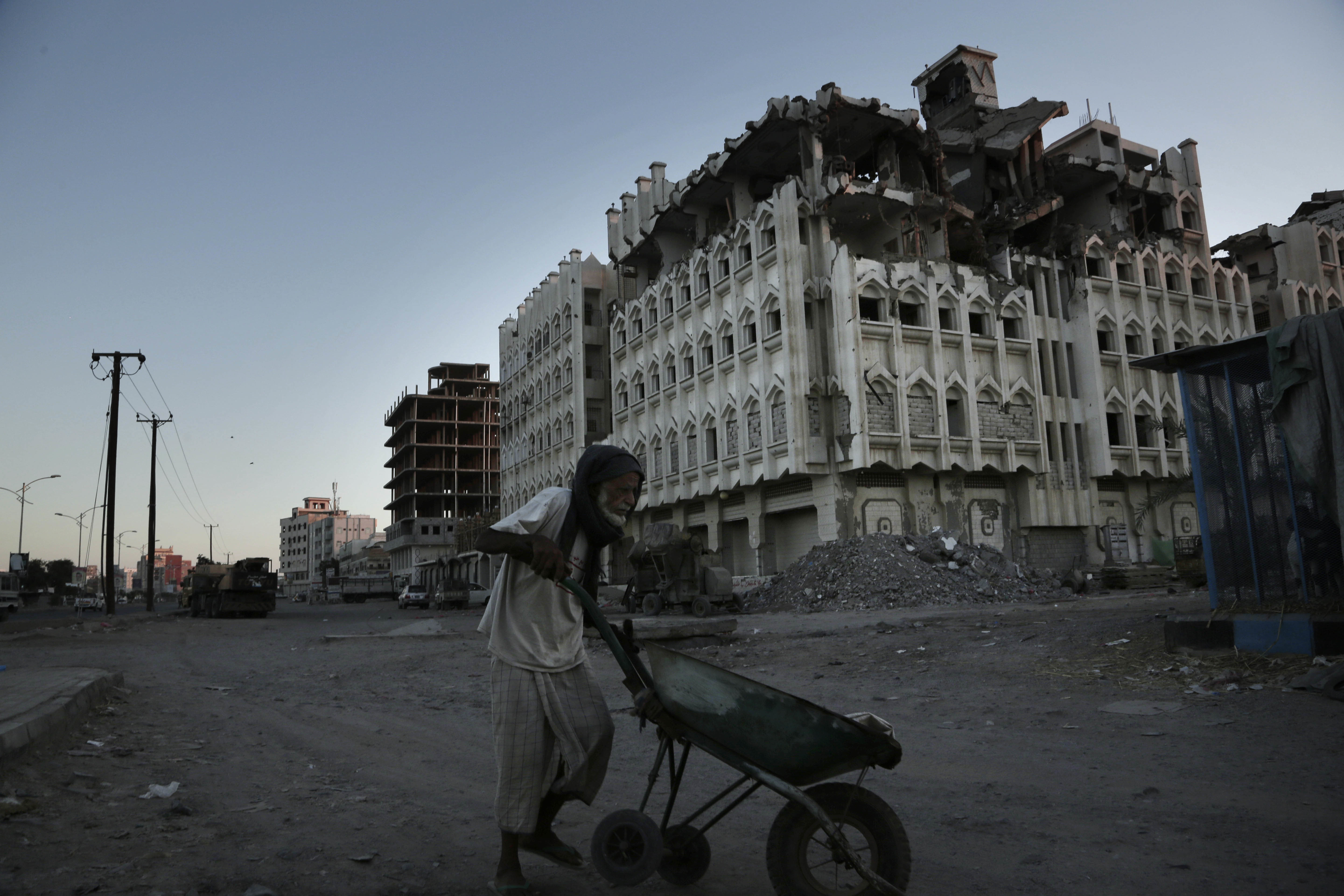 War leaves Yemen's Aden hollowed-out shadow of former self