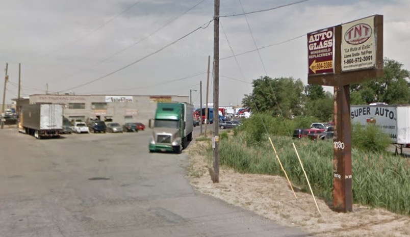 Police: Masked man robbed 2 employees at gunpoint