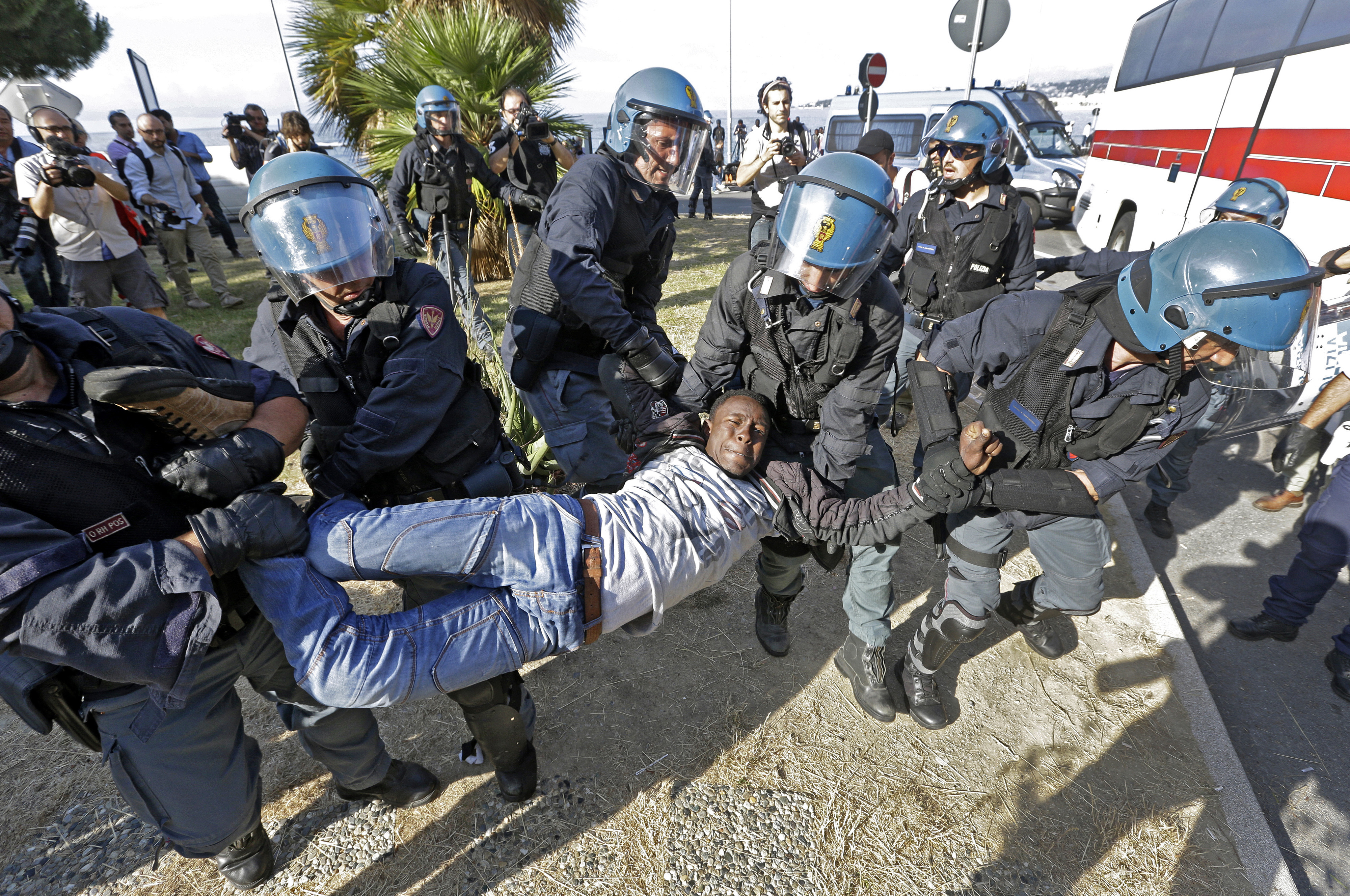 Oxfam slams treatment of migrants at French-Italian border