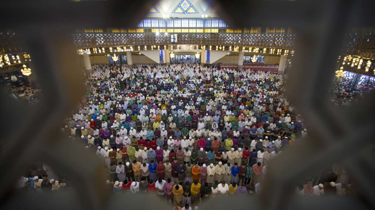 Gaza residents pray near Israel as Muslims mark major feast