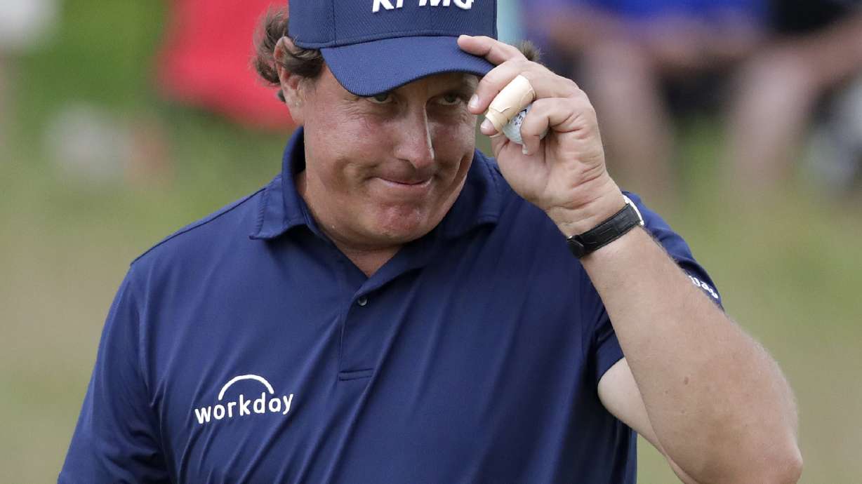 Column: Golf's stars battle not to win but to stay alive