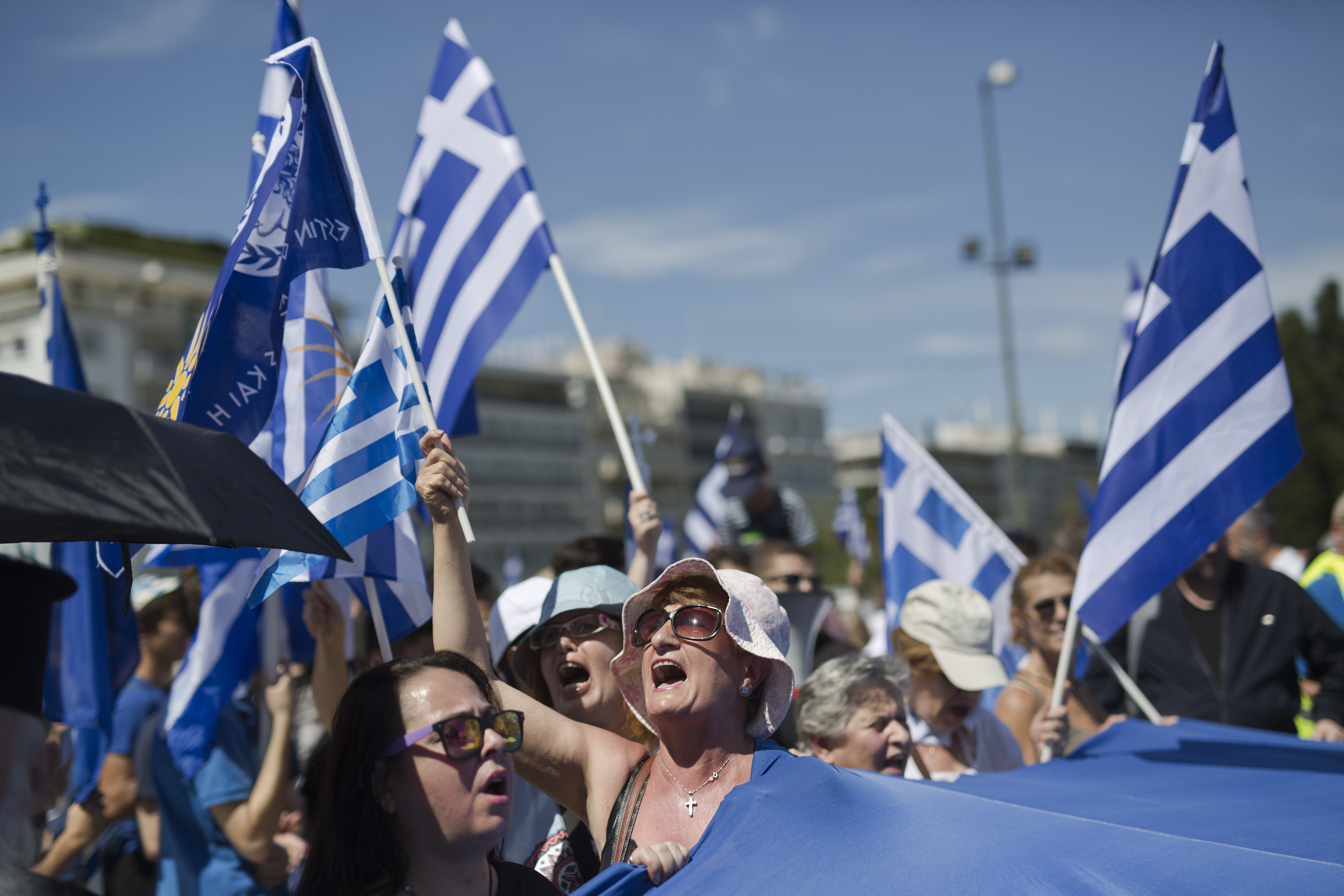 Greek govt survives no-confidence vote over Macedonia deal