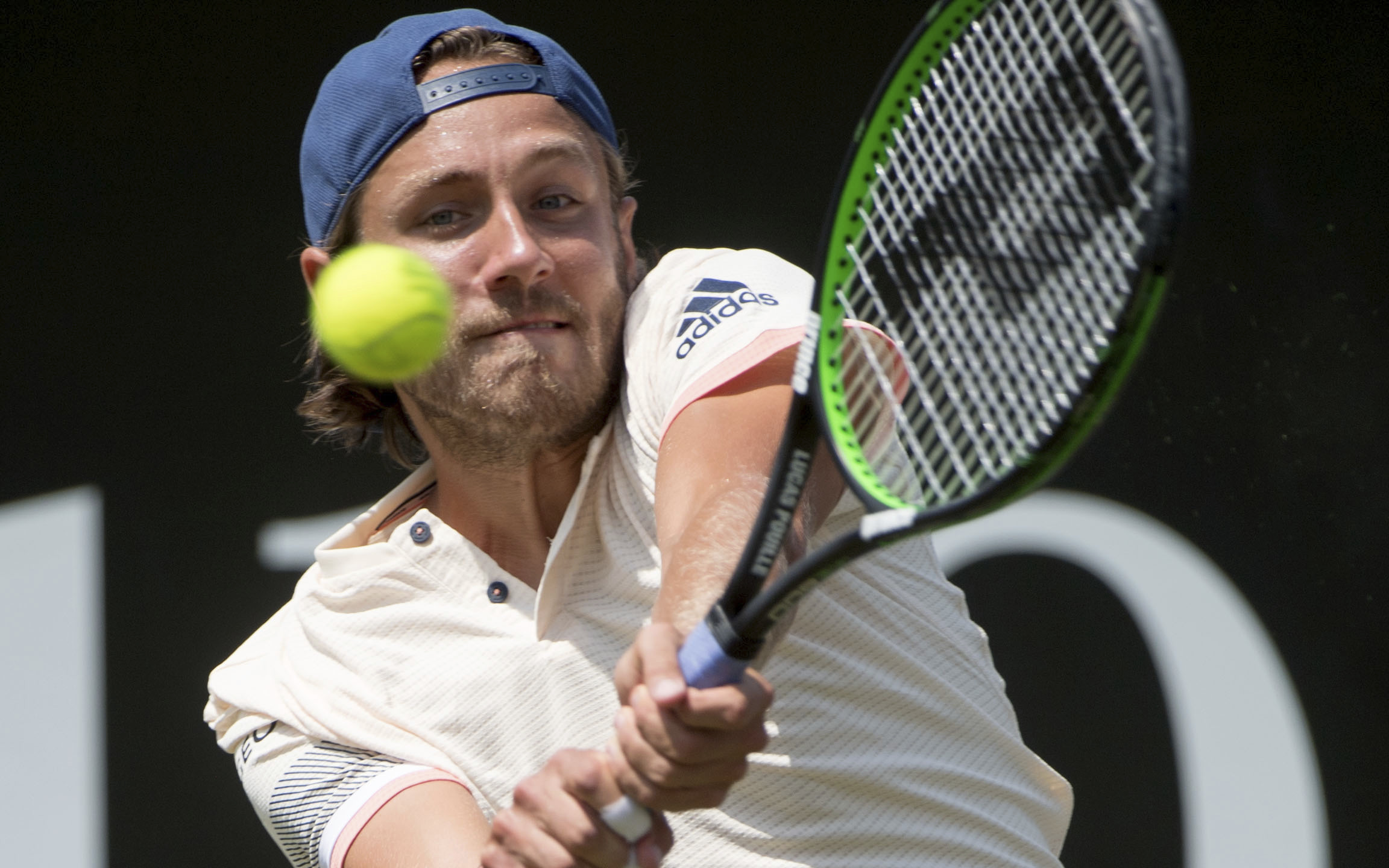 Federer books Stuttgart final berth and reclaims No 1