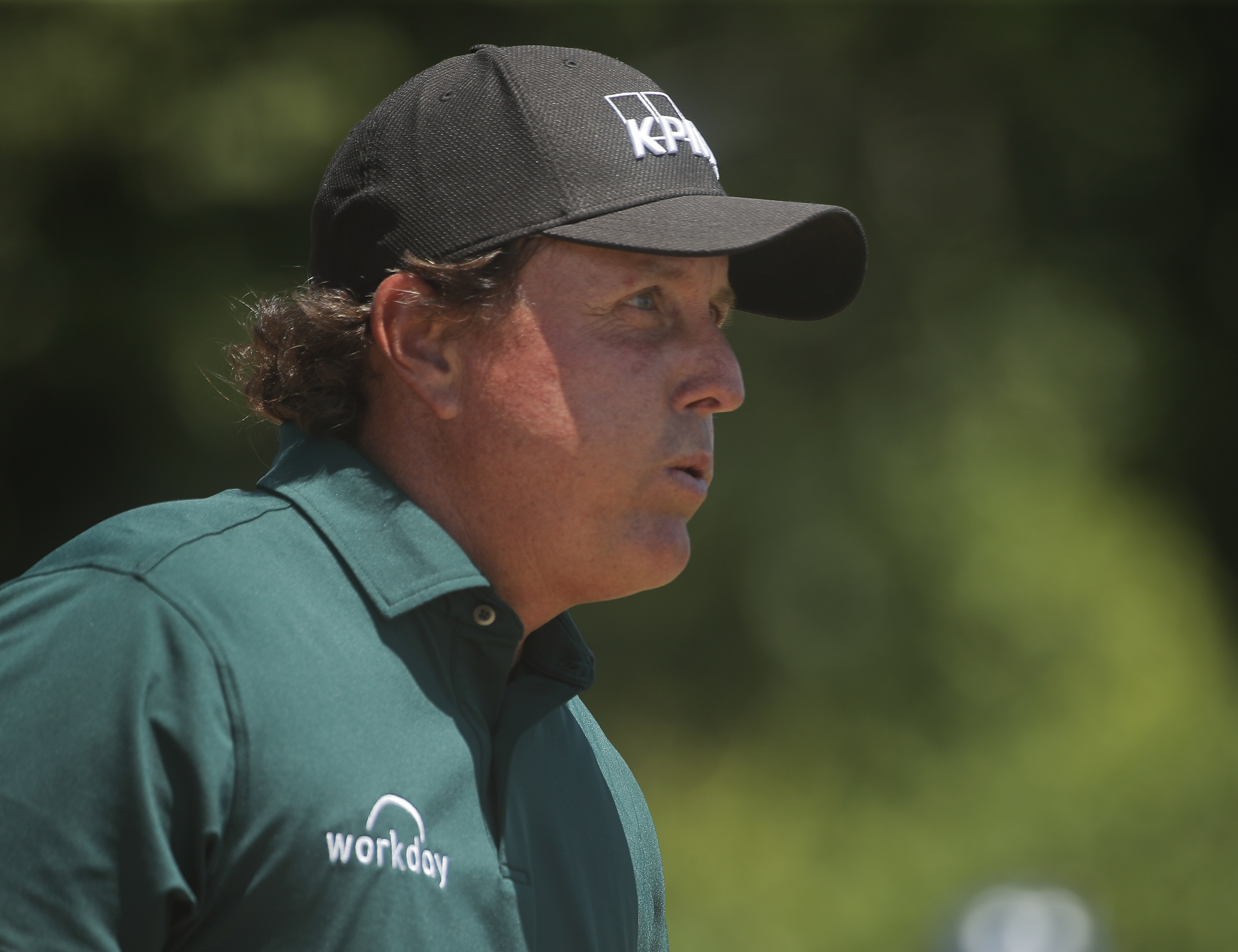 Mickelson penalized for swatting moving ball with putter