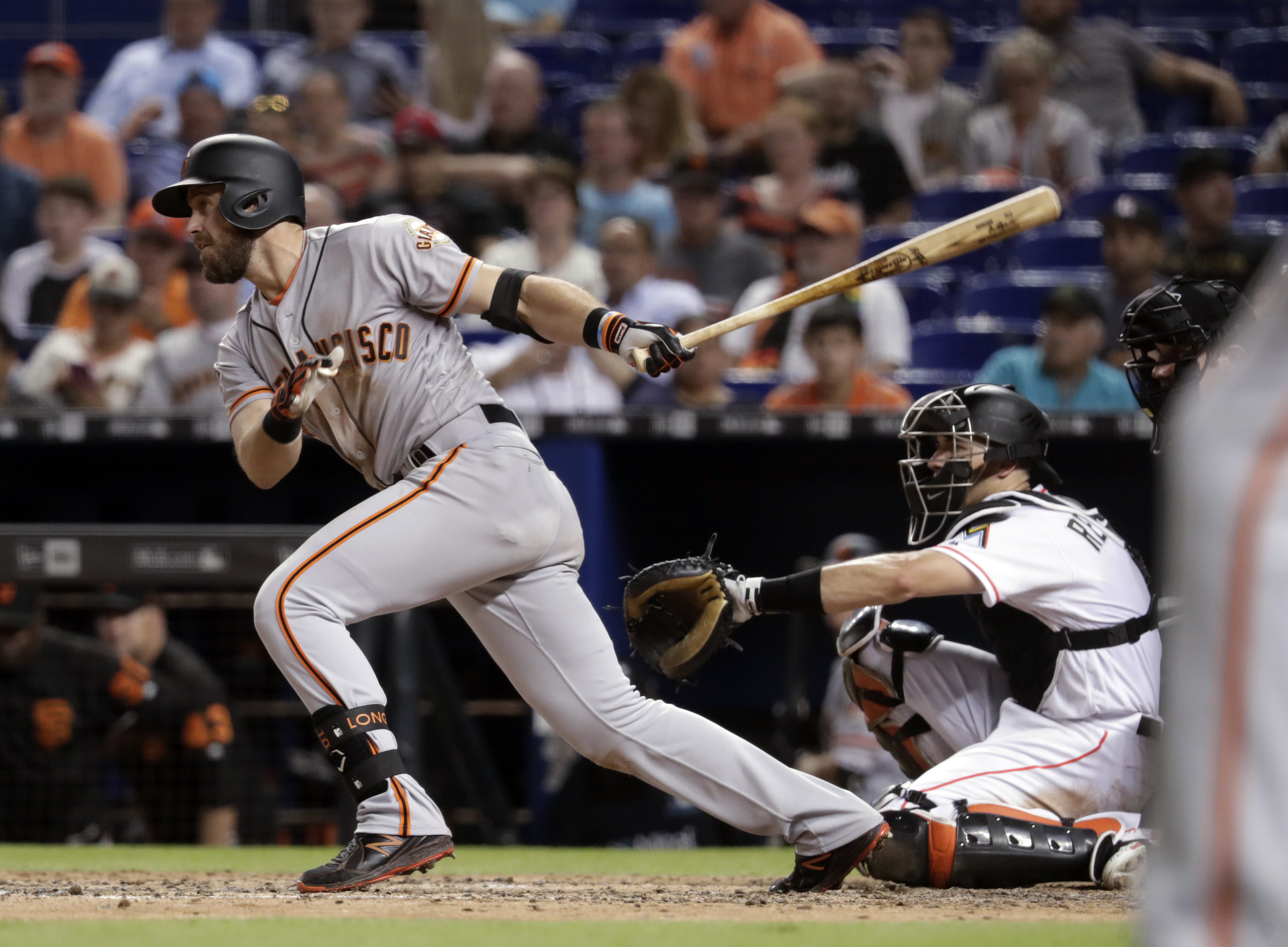 Giants' Longoria having hand surgery, hopes to return soon